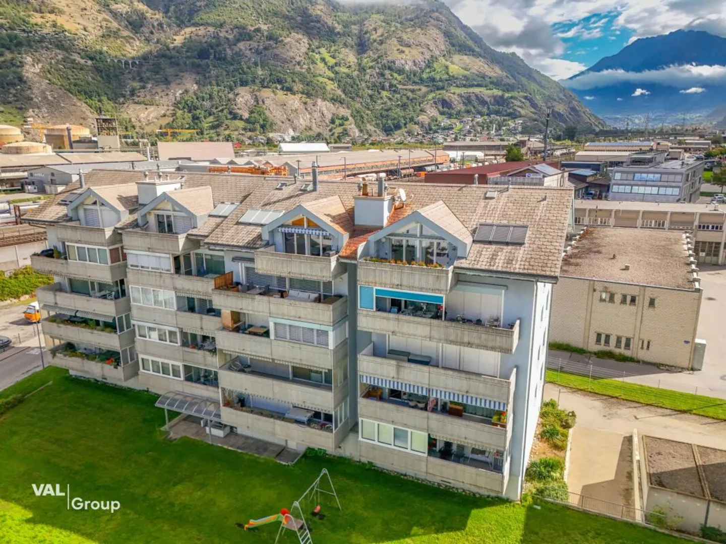 Character, Light and Mountain View: 4½-room attic apartment in the center of Visp - Photo 13 of 13