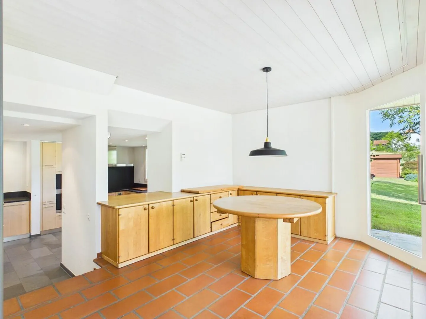 Spacious single-family home with light-filled rooms in the best location - Photo 7 of 13