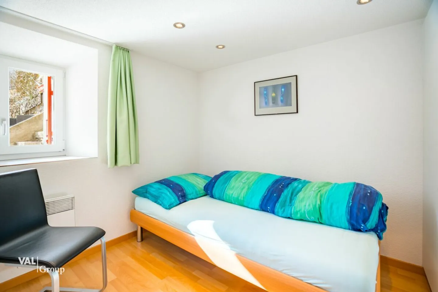 Comprehensively renovated apartment with spectacular views and historic flair - Photo 6 of 13