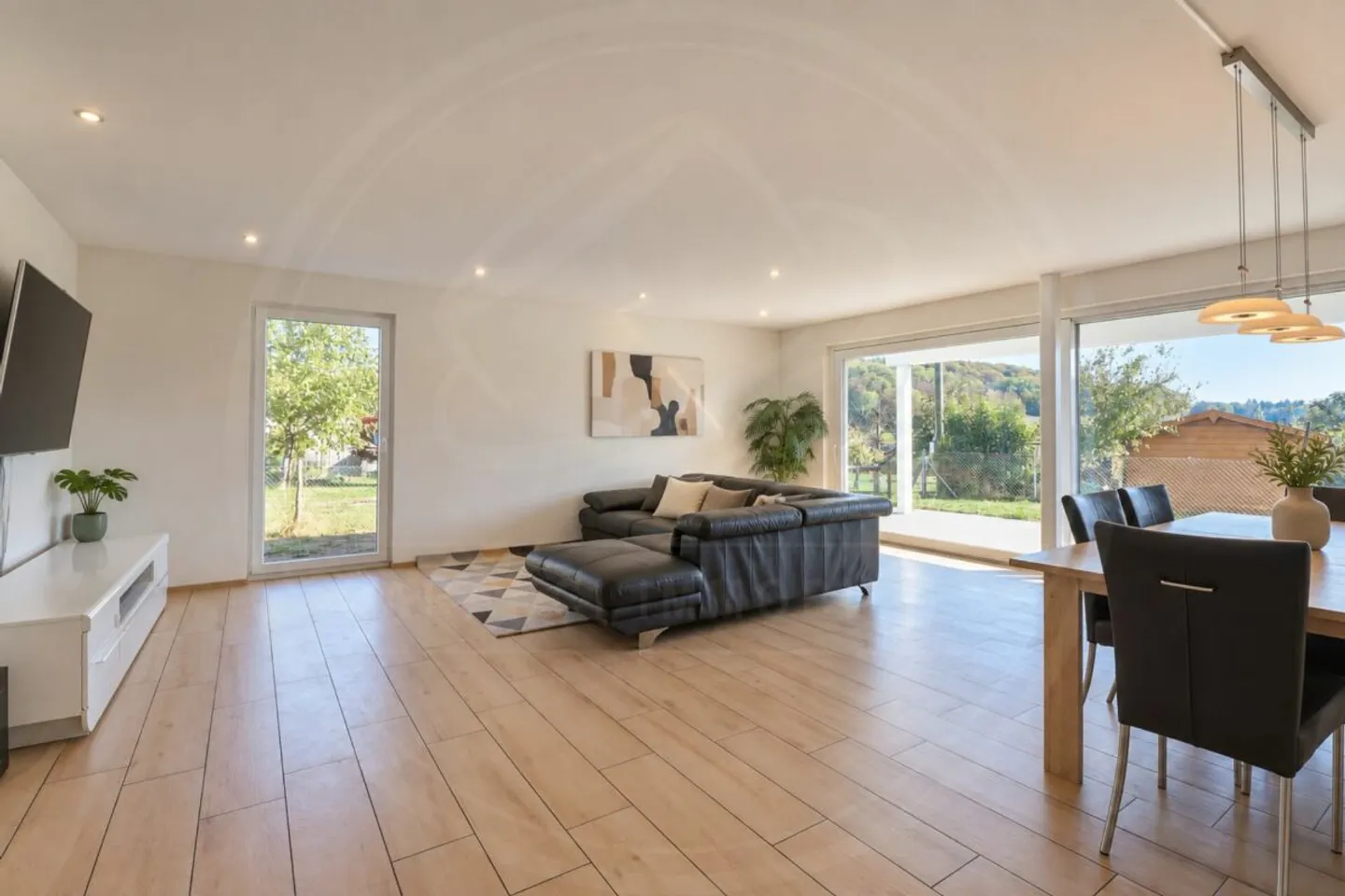 Modern 6½-Room Row House with a View of Nature - Photo 3 of 12