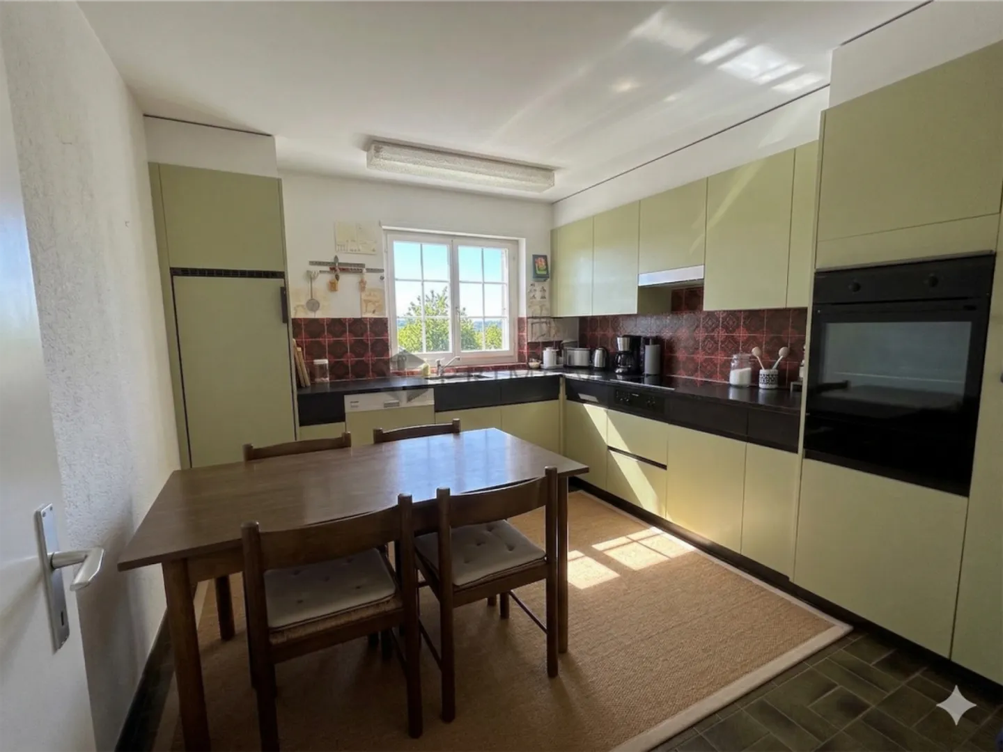 Terrassenparadies mit Fernblick als Ruhepol in steuergünstiger Toplage - Foto 3 von 8