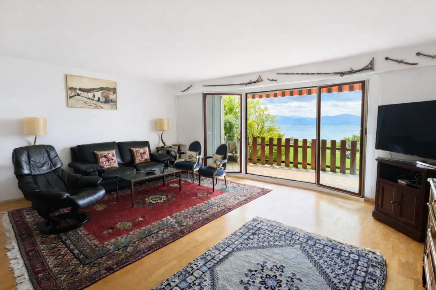 Appartement au bord du lac - Photo 2 sur 13