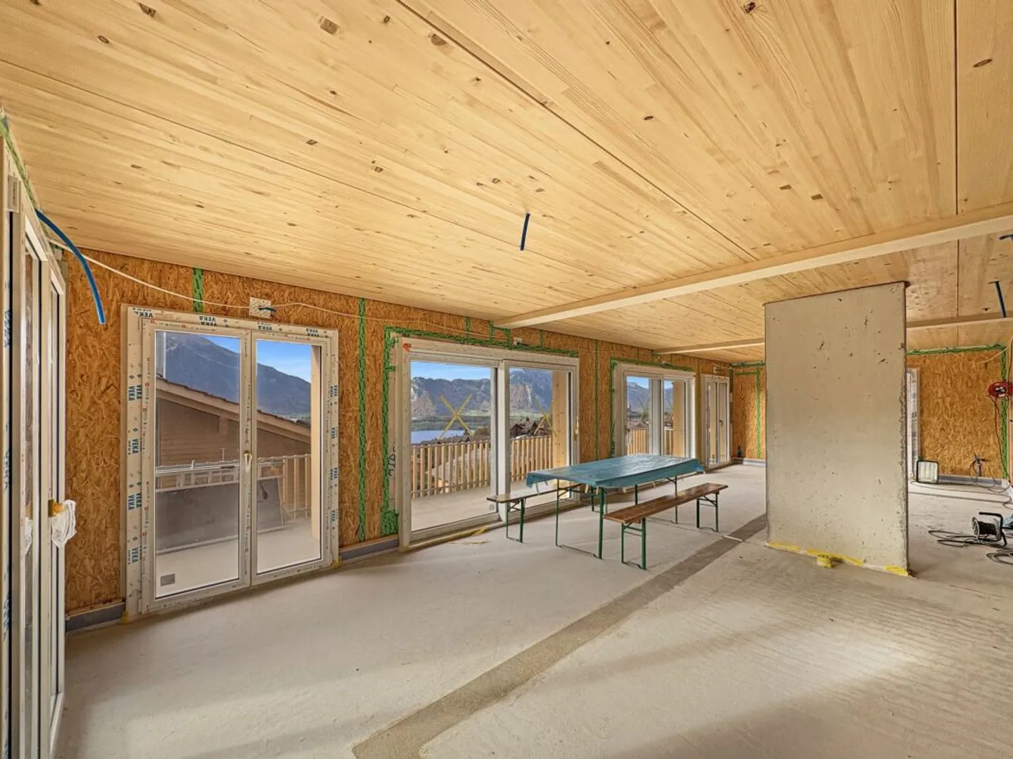 Nouvelle construction dans le style chalet, indépendante, moderne et avec une vue attrayante sur le lac de Thun en direction de Niesen et Thun - Photo 10 sur 13