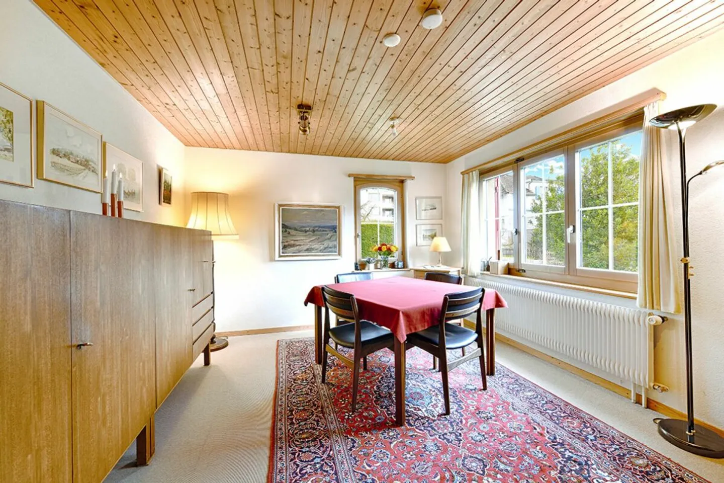 Detached Family Home with Garden - Photo 2 of 13