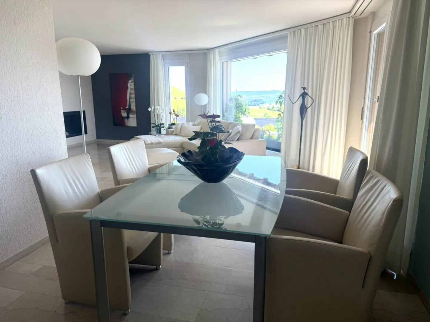 3,5 Zimmer Terrassenhaus in ruhiger, sonniger Lage mit unverbaubarer Weitsicht auf den Zürichsee und in die Alpen - Photo 4 of 13