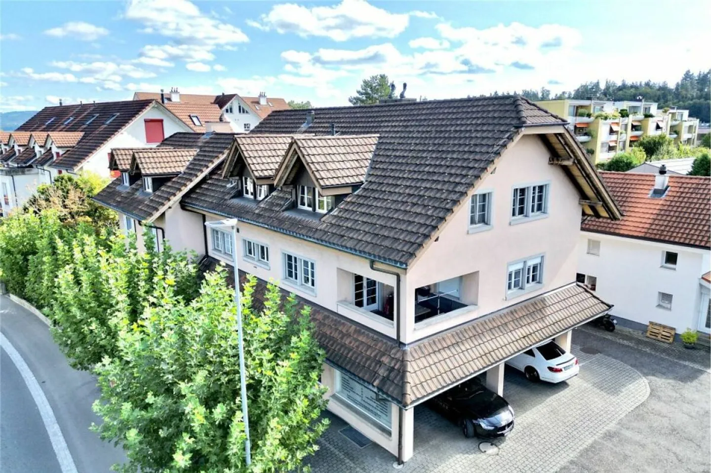 Casa multigenerazionale in una posizione attraente - Foto 3 di 13