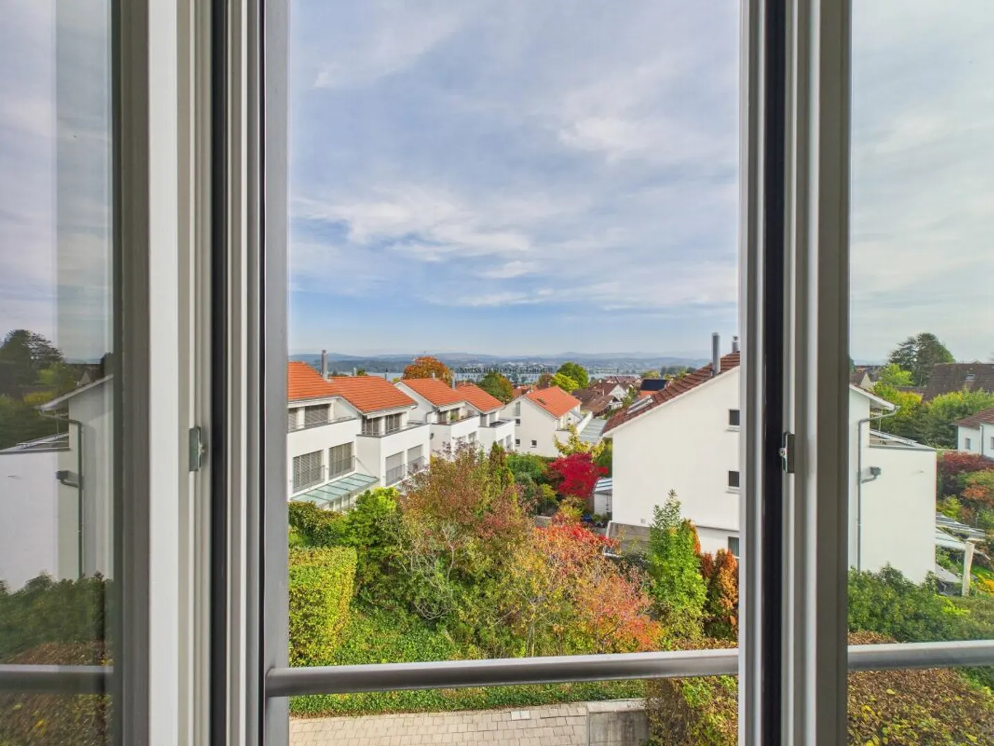 Stunning Apartment with Lake View - Photo 10 of 13