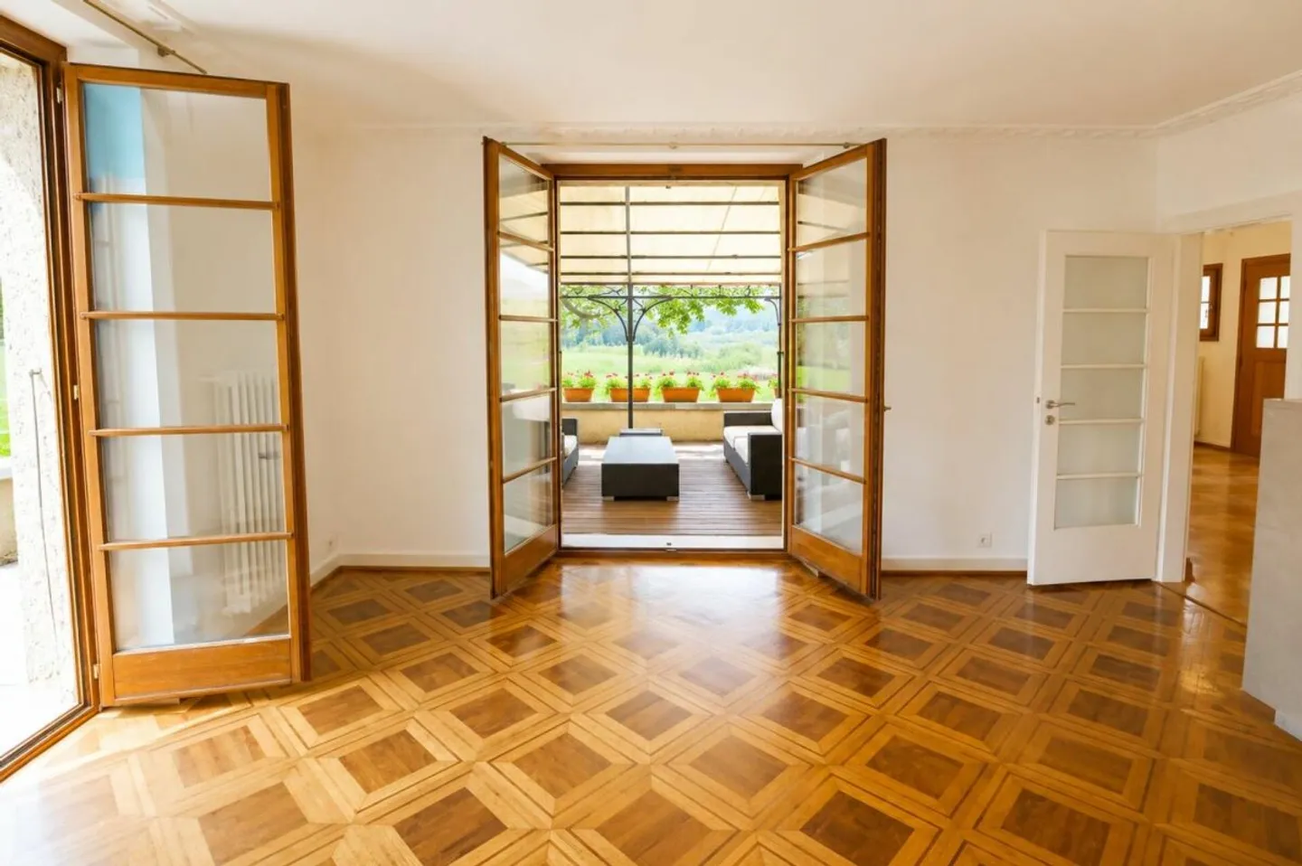 Charming Sale: 5-room Apartment in Plan-les-Ouates - Photo 9 of 13
