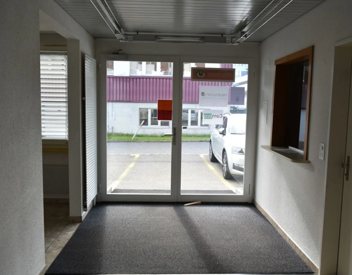 Bureau dans un emplacement privilégié près de l'autoroute ! - Photo 4 sur 6