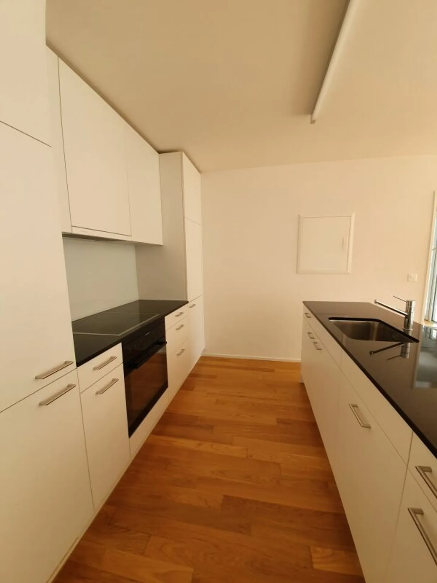 Beautiful central 2.5-room apartment - Photo 3 of 8