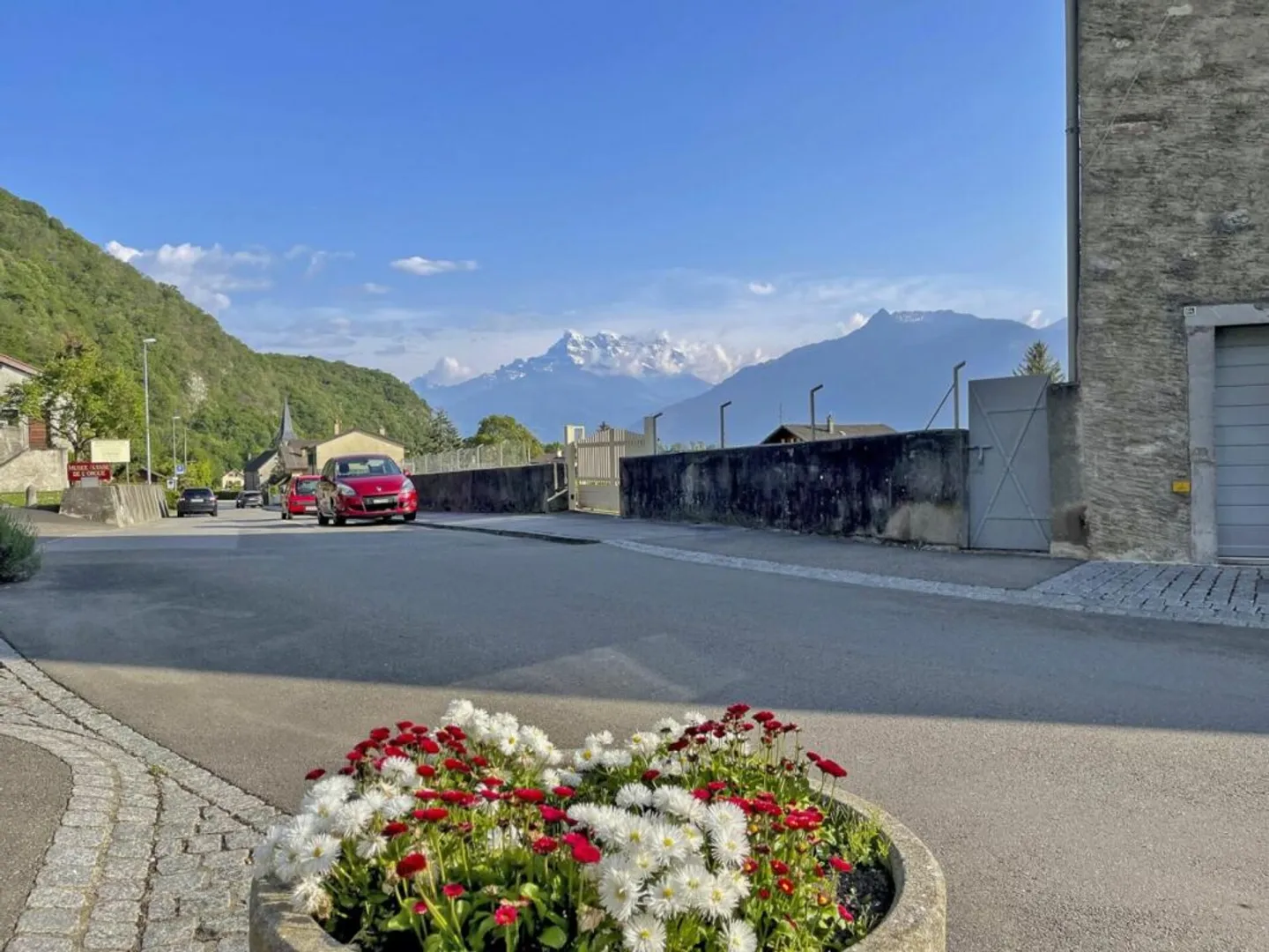 3,5p. tutto nuovo con grande giardino .... - Foto 1 di 12