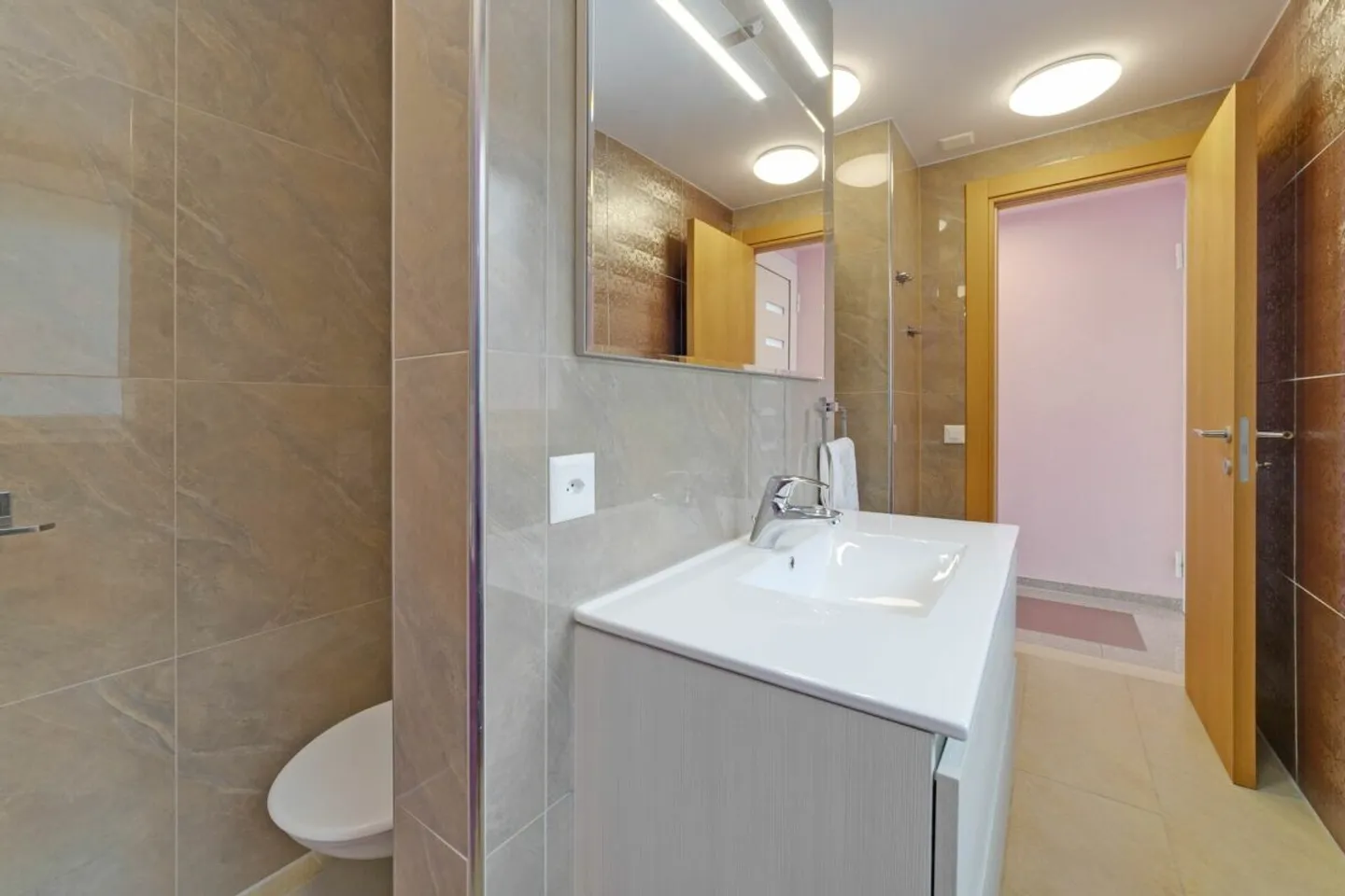 Mehrfamilienhaus (8 Wohneinheiten) mit Panoramablick in Brissago - Photo 8 of 12