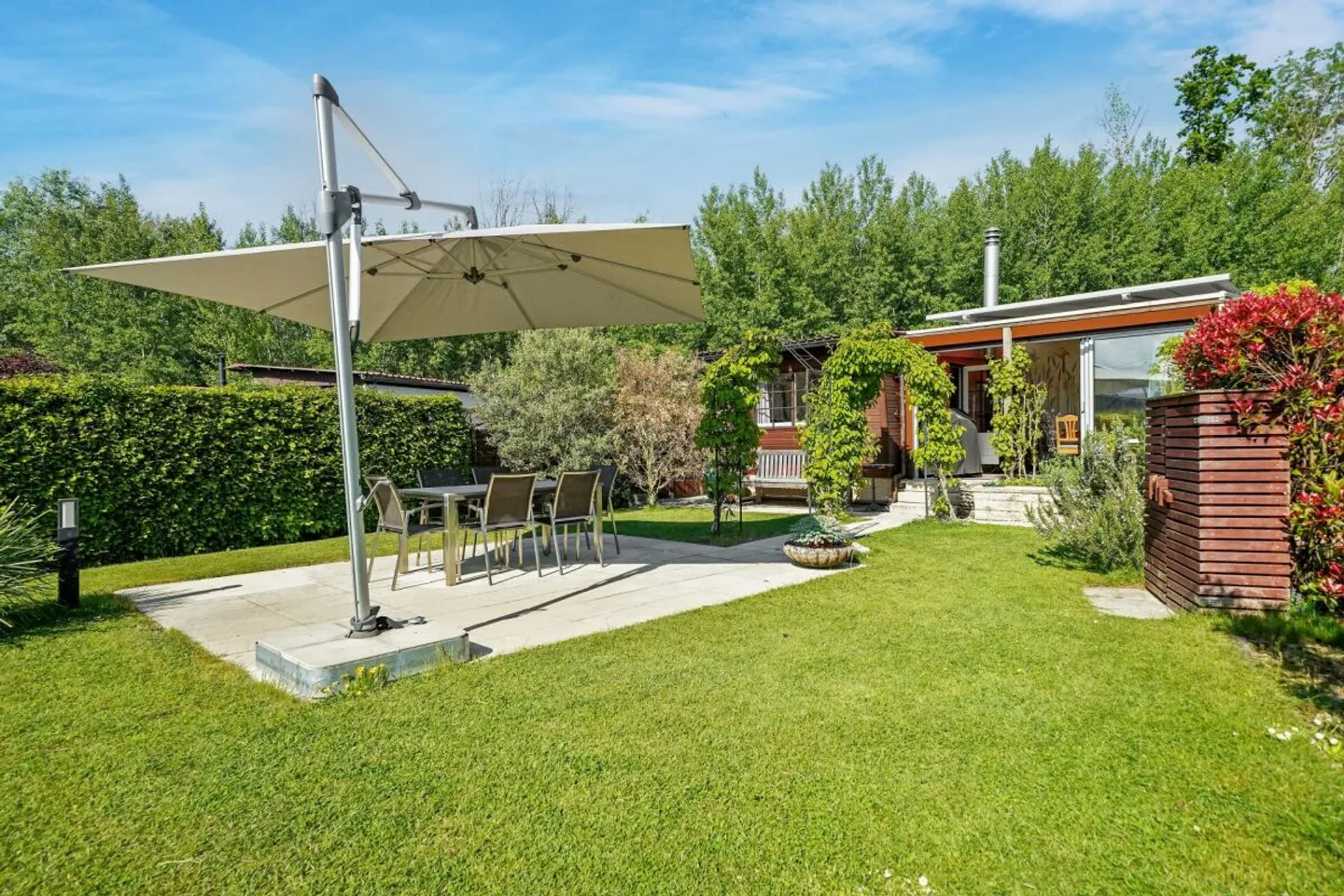 Well-maintained mobile home with 549 m² of land, a total of 5 plots with great development potential - Photo 3 of 13