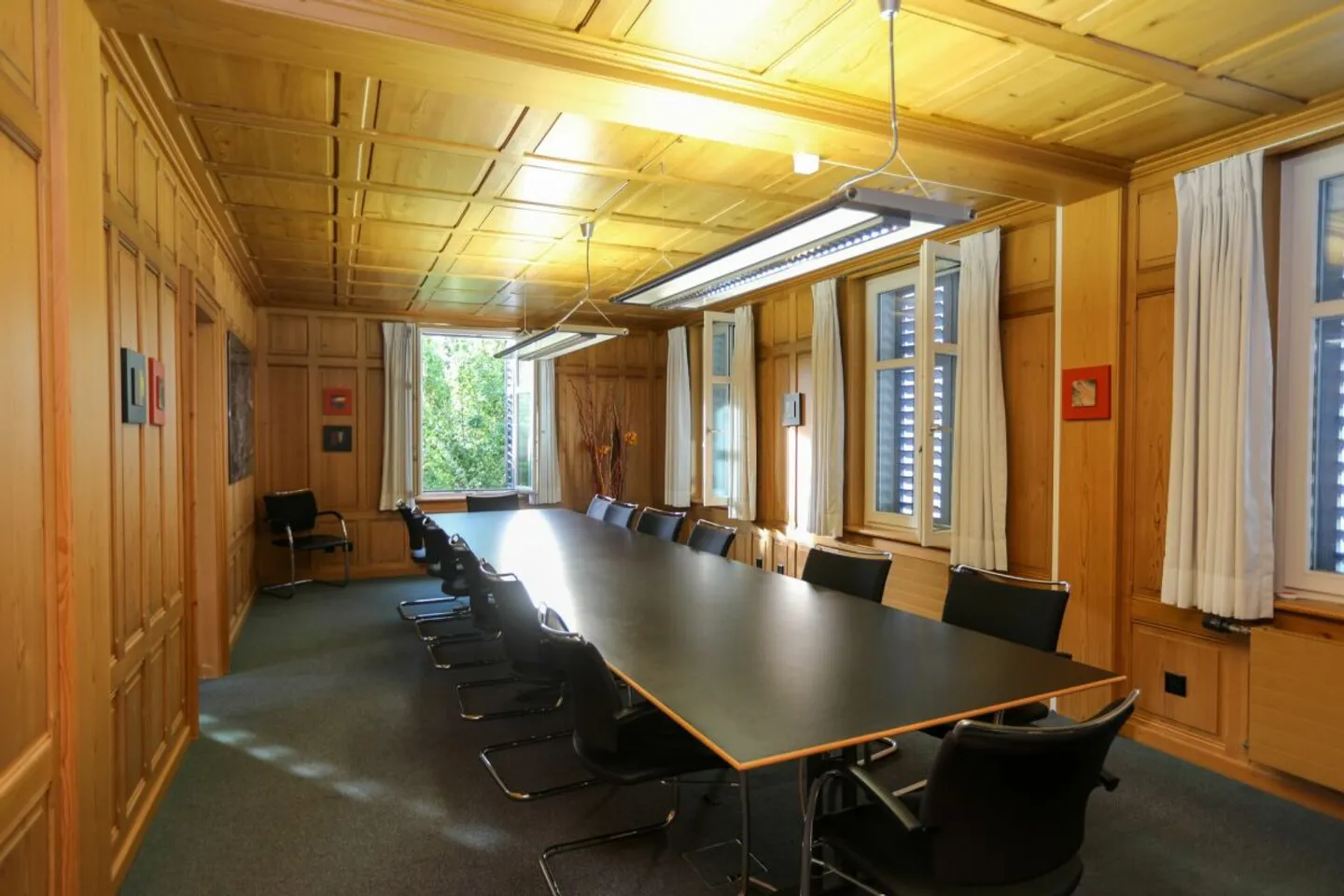 Commercial building in a central location for rent - Photo 8 of 13