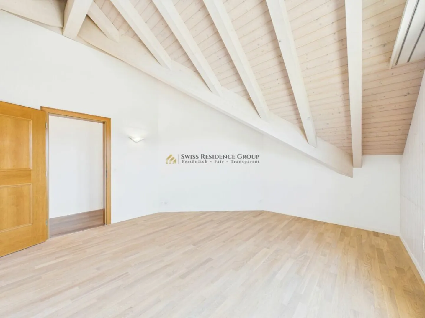 Mehr Raum für Entfaltung: Stilvolle 5.5 Zimmer voller Licht, Eleganz und Ruhe - Foto 9 di 13