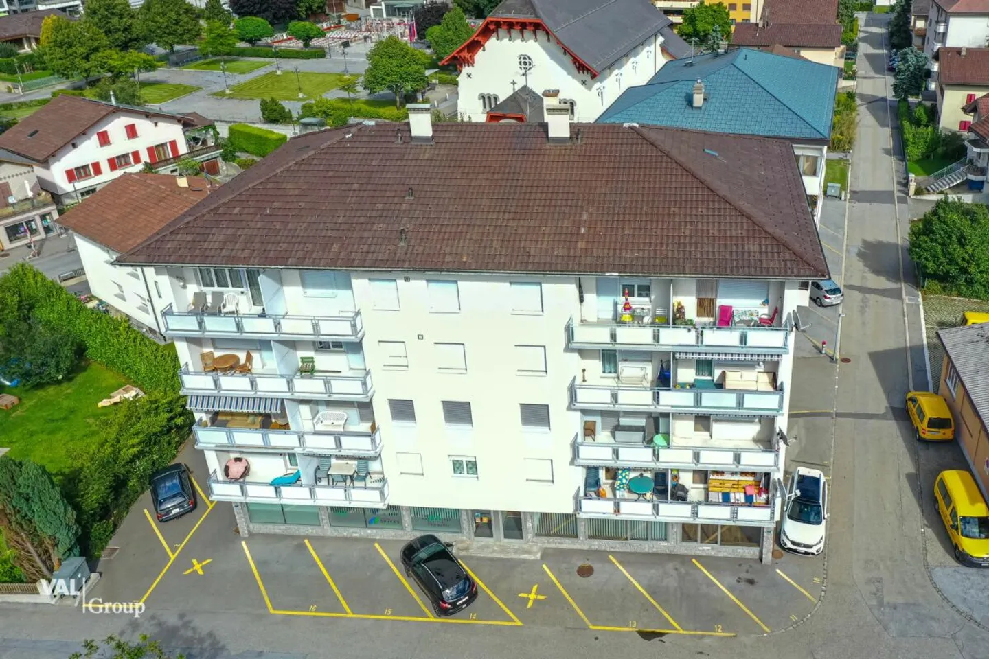 Spacious 4.5 Room Apartment - Photo 9 of 10