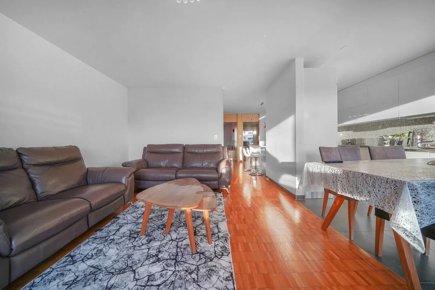 Bright, central 4.5-room condominium with a wide view - Photo 5 of 13