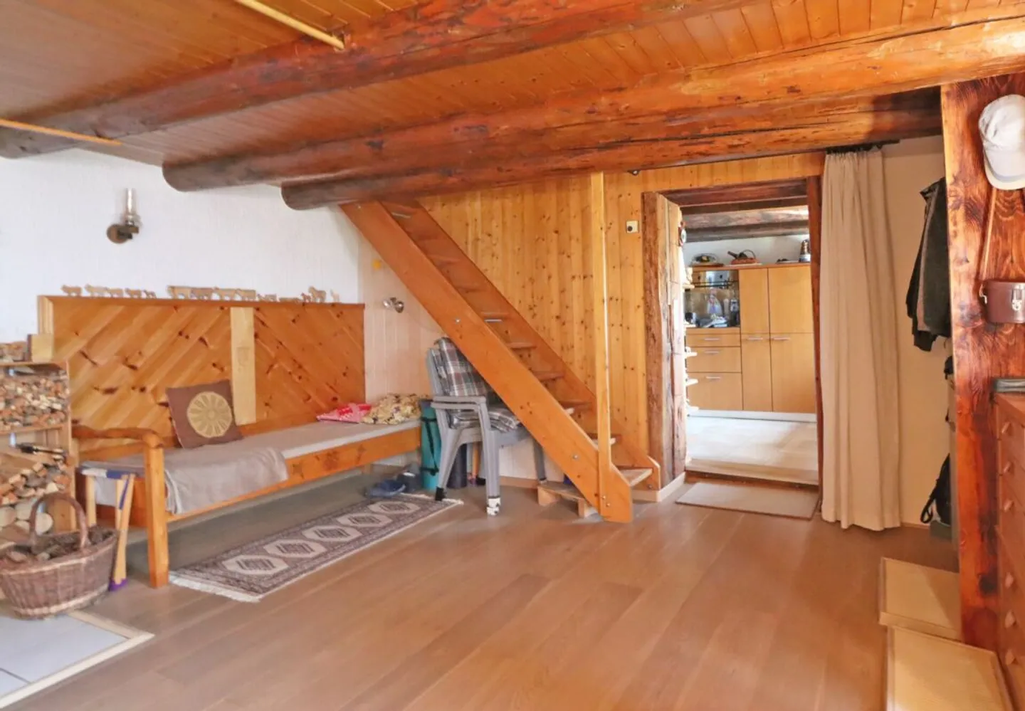 Freistehendes Ferienhaus an ruhiger und sonniger Lage in Elm, Gemeinde Glarus Süd - Foto 10 von 13