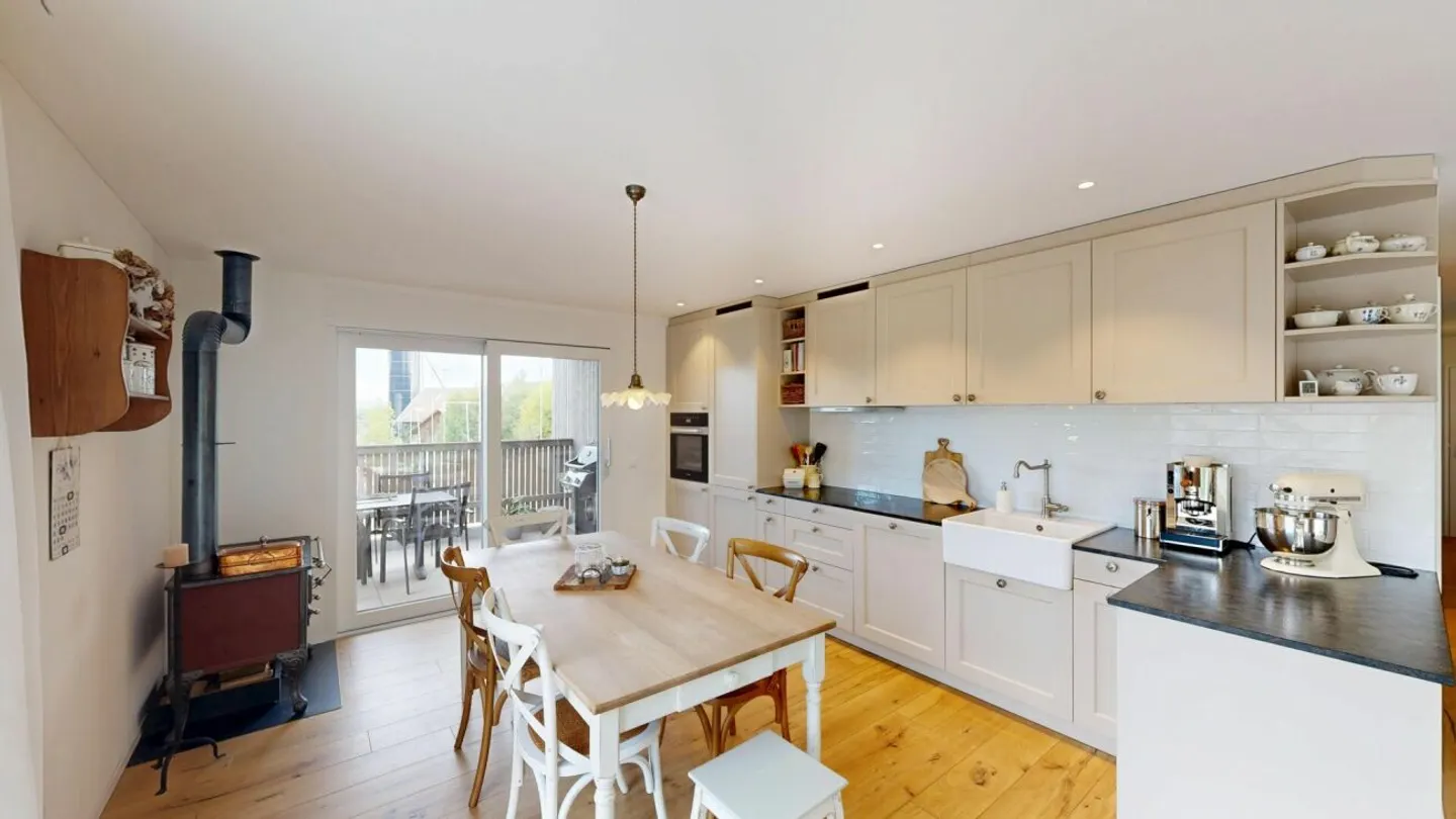 Neuwertig & vielseitig: Eigentumswohnung mit Balkon und 2 Sitzplätzen - Photo 1 sur 13