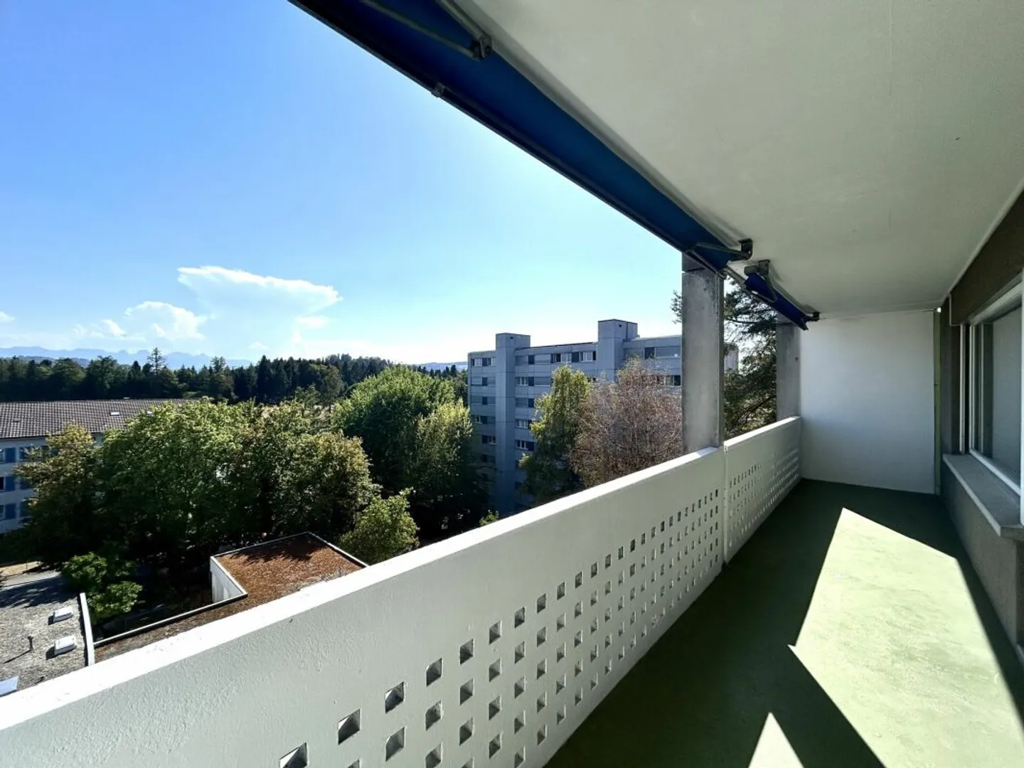 5.5-Room Apartment with Potential for Individual Design in Rüfenacht! - Photo 1 of 11