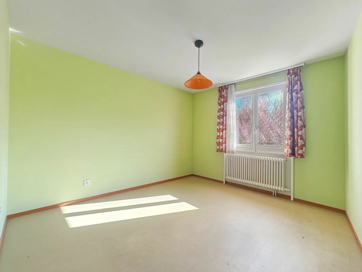 935 m2 PLOT WITH BUILDING POTENTIAL, CUS 0.5 - Photo 10 of 13