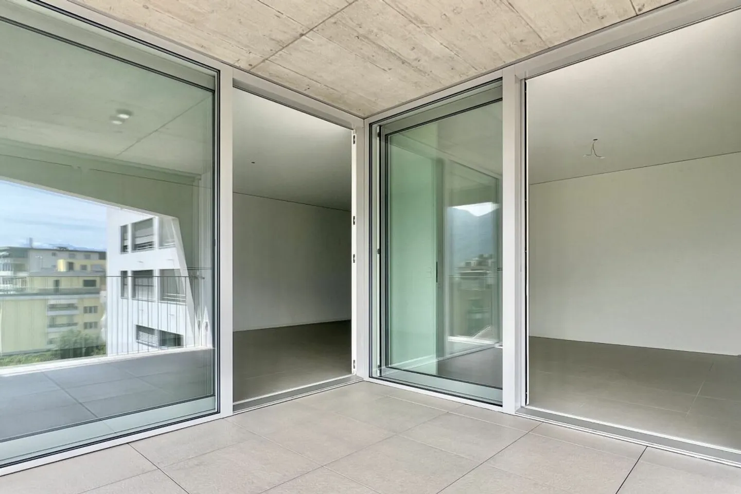 Appartamento soleggiato di 3,5 locali in un piccolo palazzo in posizione centrale - Foto 11 di 13