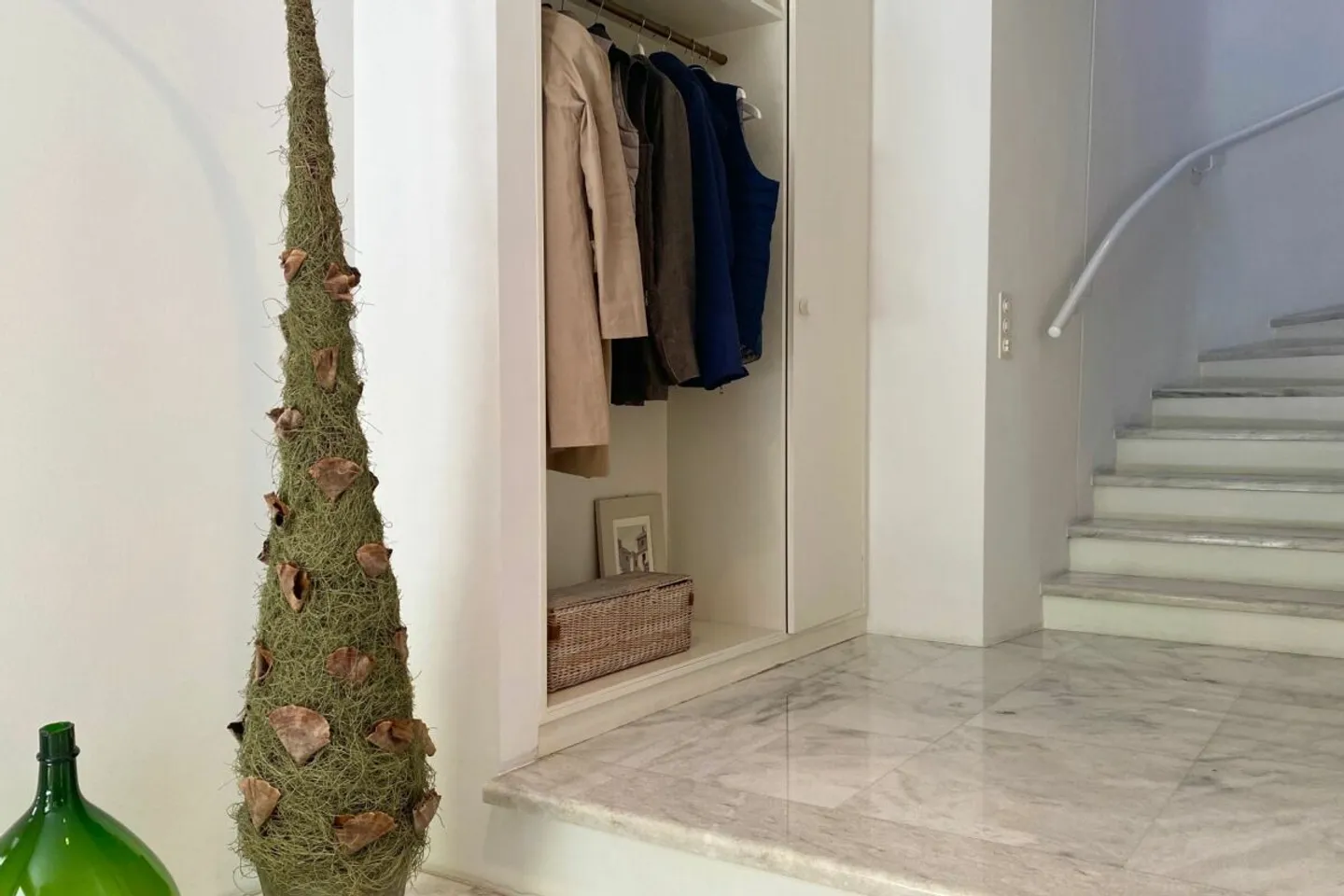 Exclusive Privacy in a Village Palazzo with Mediterranean Courtyard & Double Garage Near Lugano - Photo 12 of 13