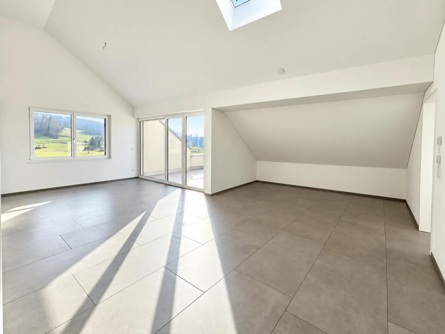 Appartement en attique de 4,5 pièces à Maseltrangen - Photo 3 sur 12