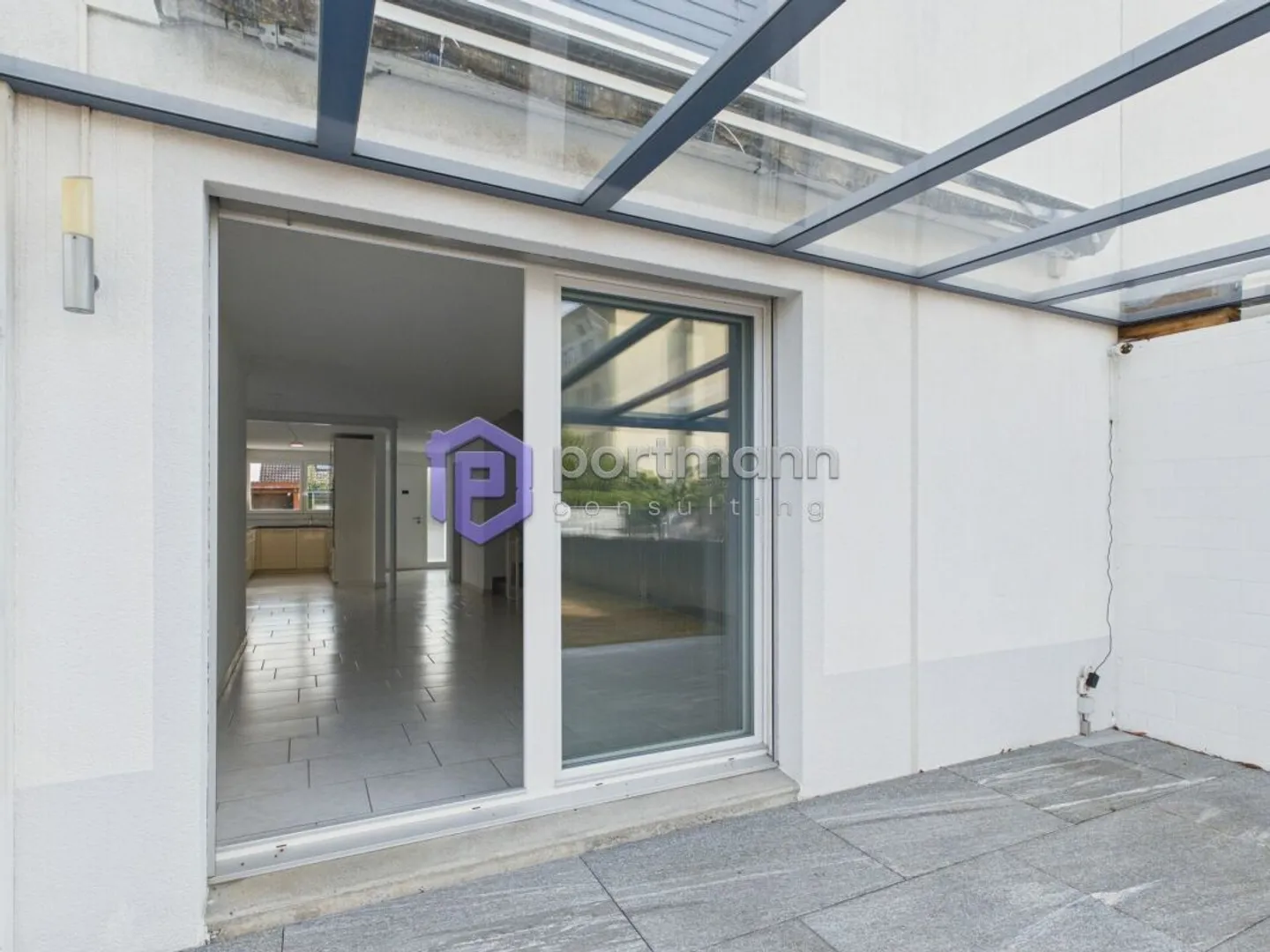 Casa unifamiliare a schiera continuamente ristrutturata e convertita - Foto 3 di 13