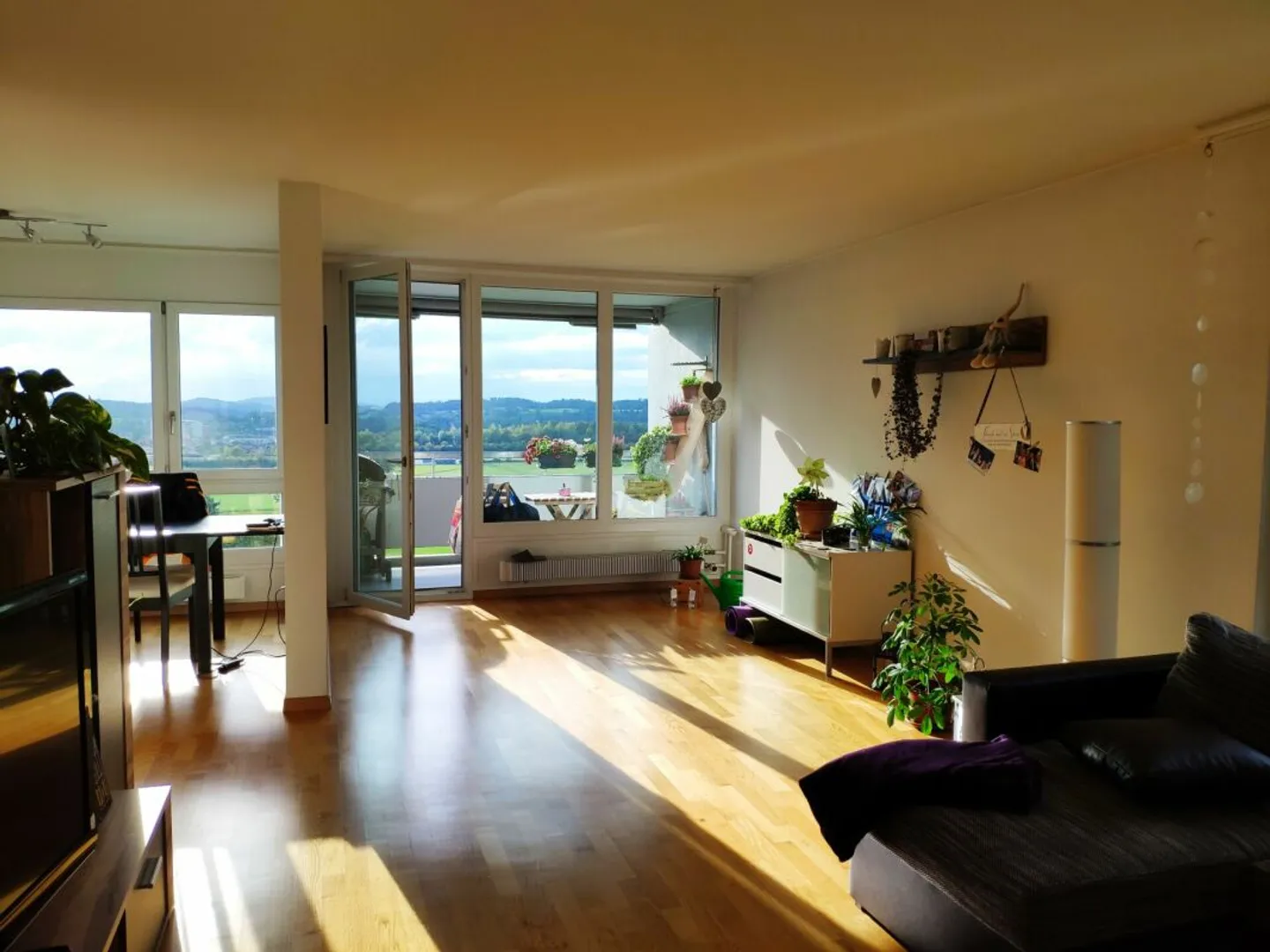 Geräumige Dachwohnung mit Aussicht - Foto 3 von 8