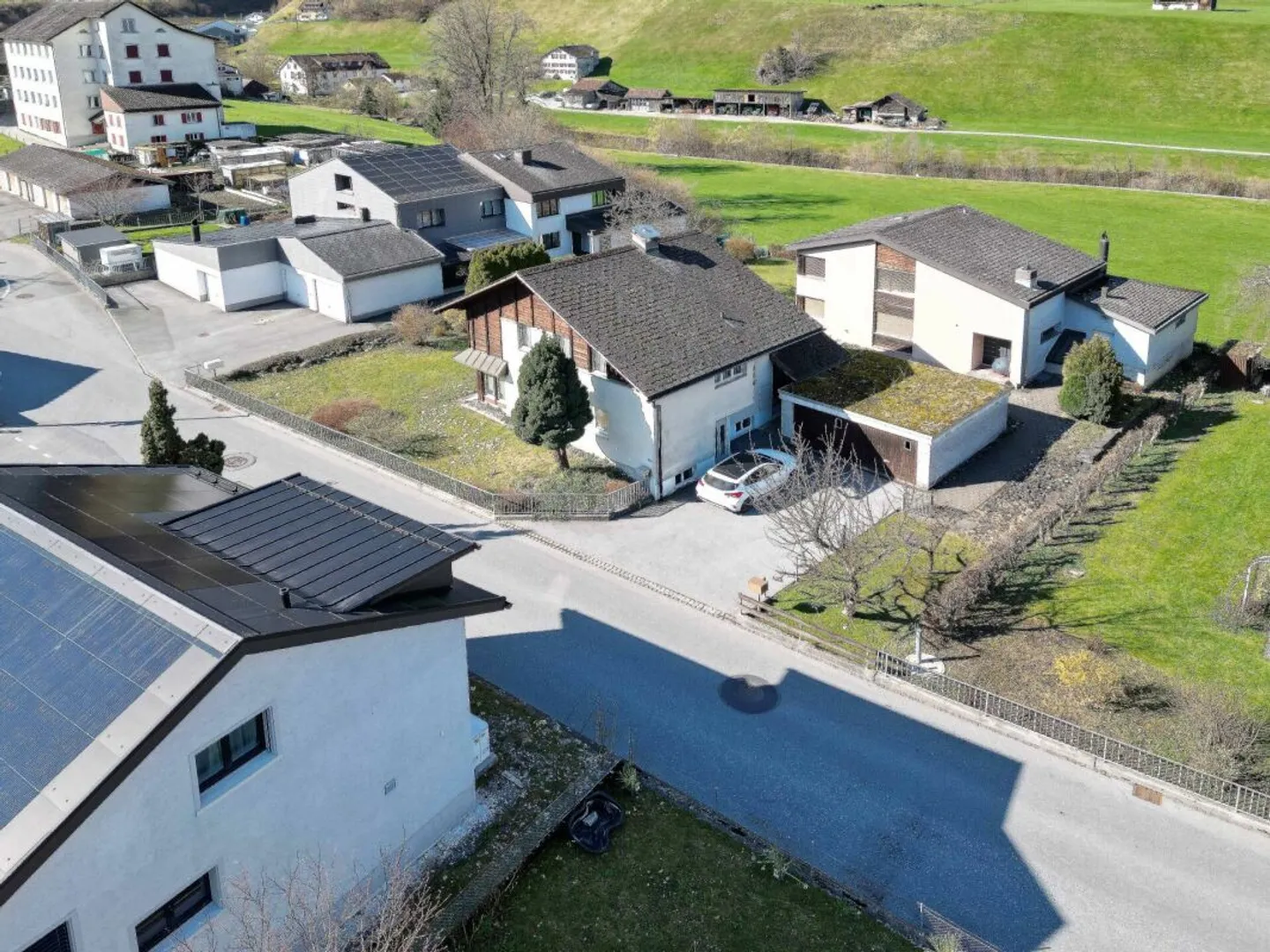 Maison individuelle détachée et charmante dans un emplacement ensoleillé à Riedern, commune de Glarus - Photo 3 sur 13