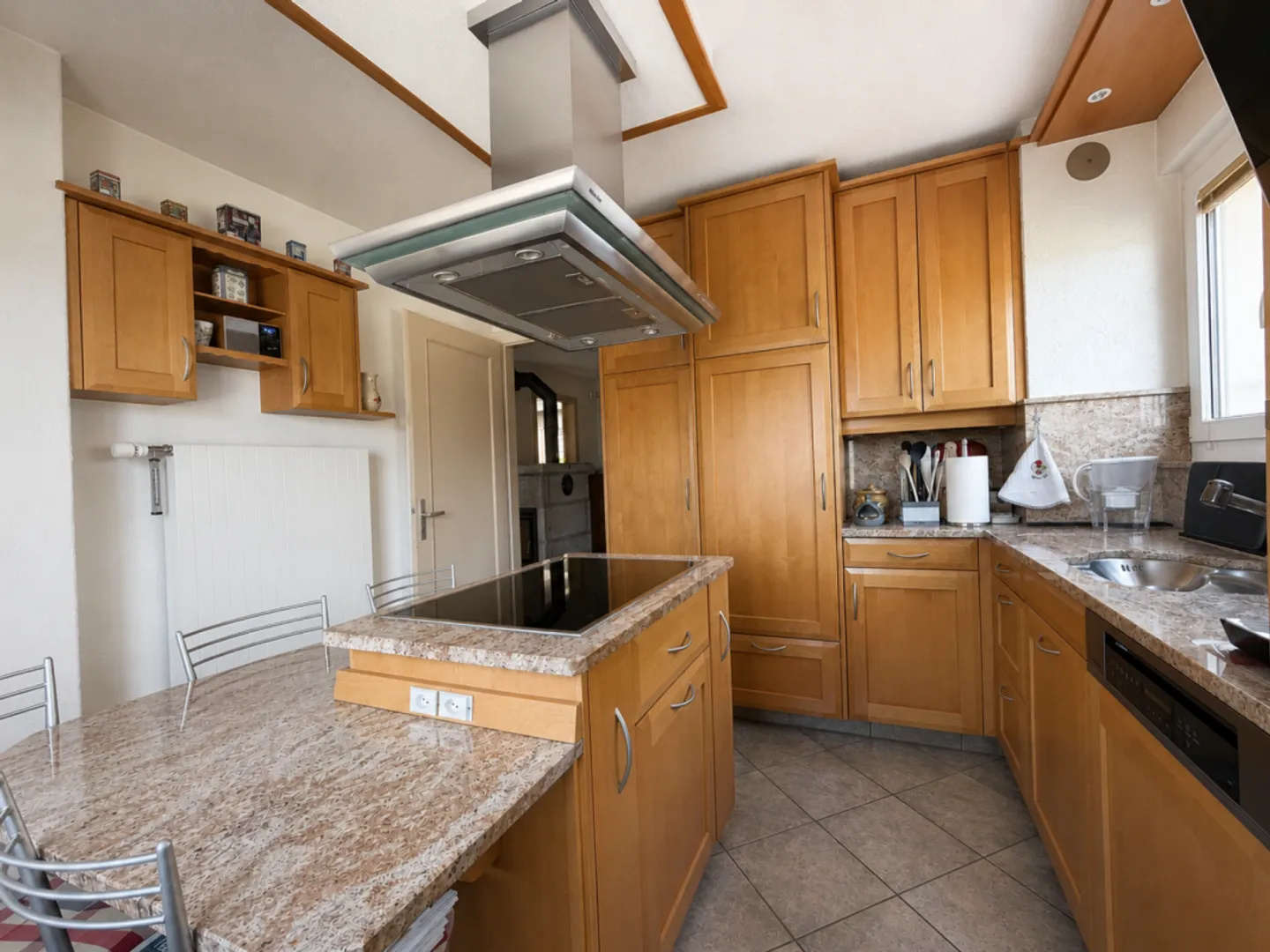 Individual Villa with 5.5 Rooms in Vouvry with Land of 1310 m² - Photo 7 of 13