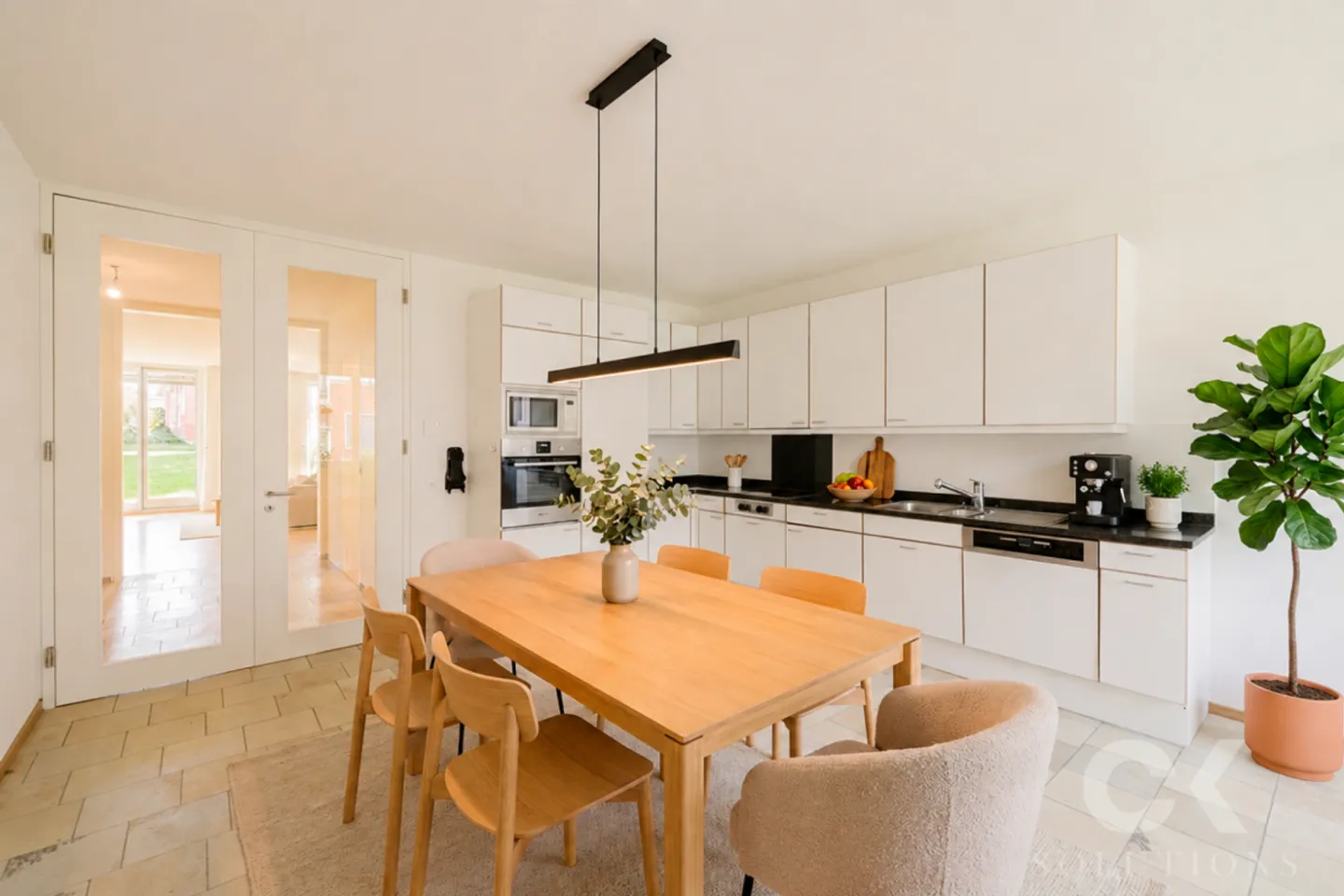 Spacious 5-Room Garden Apartment in Oberwil - Living with Style, Space and Nature - Photo 6 of 13