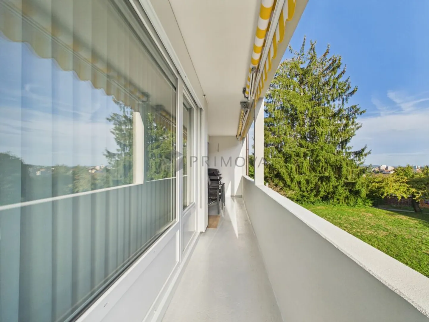 Modernized, spacious & family-friendly - Photo 12 of 12