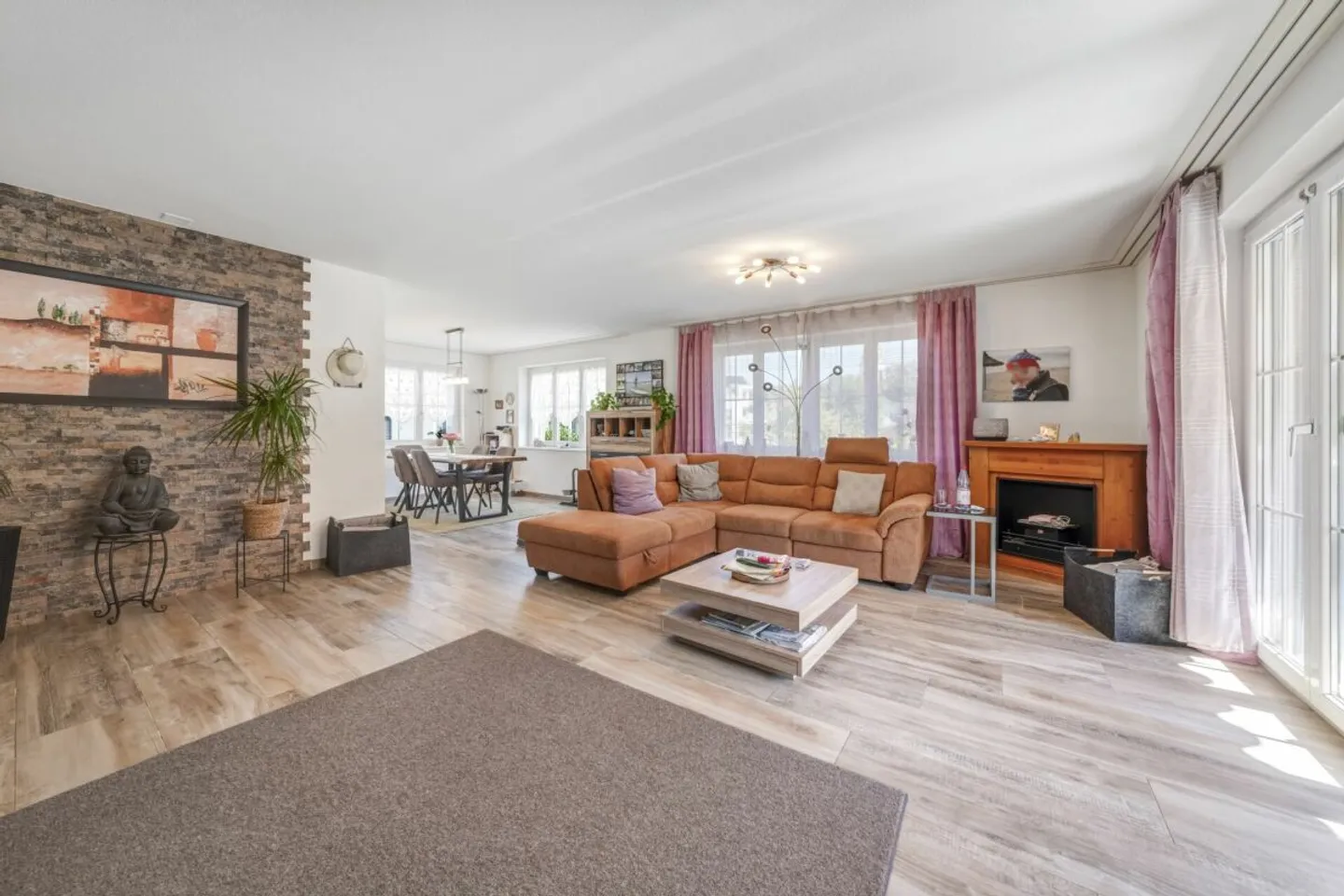 Space for the Family, Retreats to Enjoy and a Private Pool - Photo 6 of 13