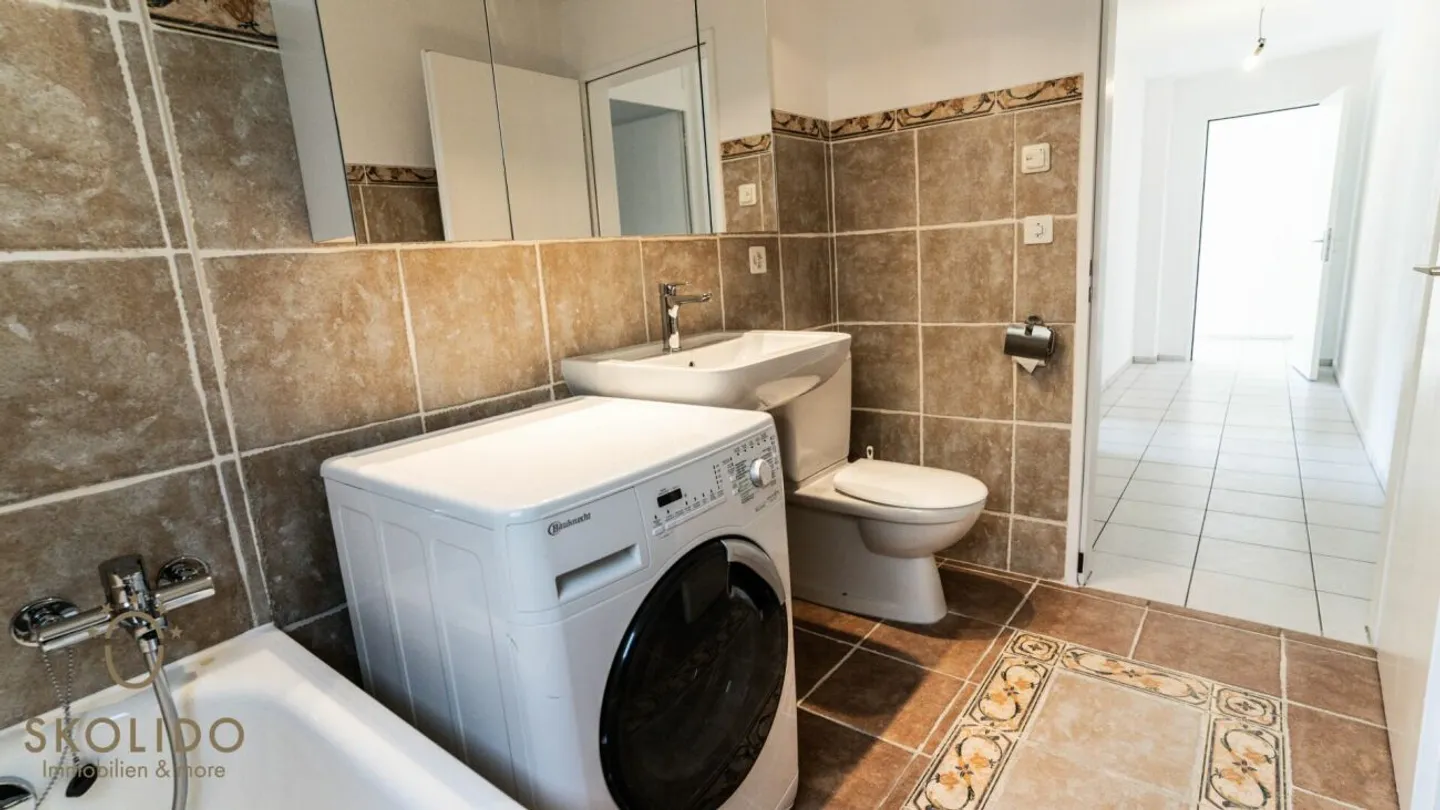 Sunny and renovated 4.5-room apartment with unobstructed panoramic views - Photo 6 of 13