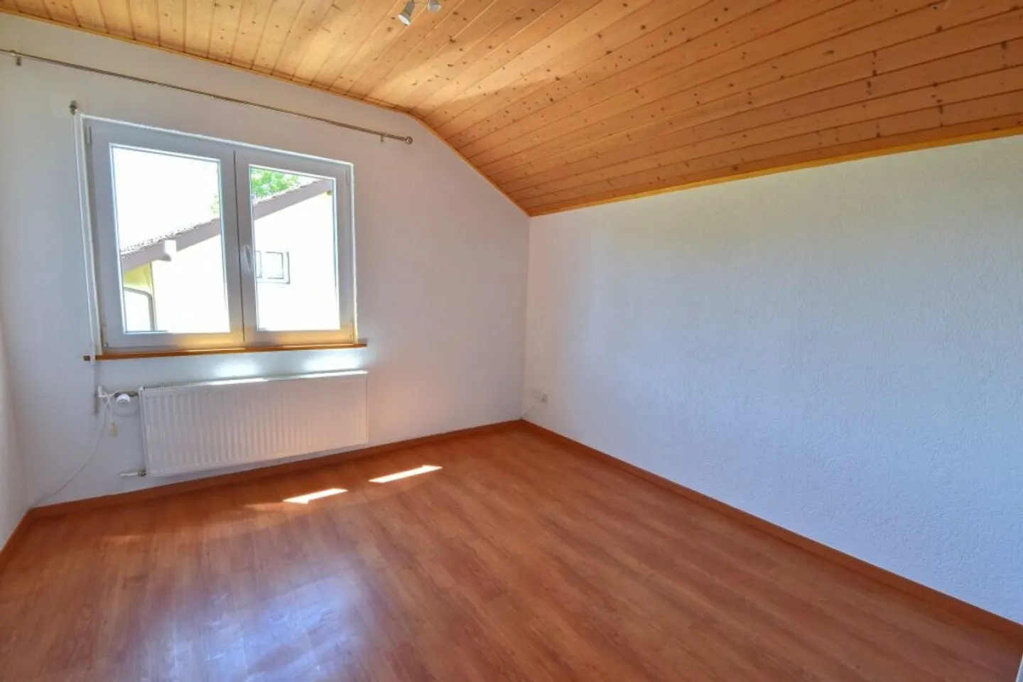 Charming Detached Family Home - Photo 12 of 13