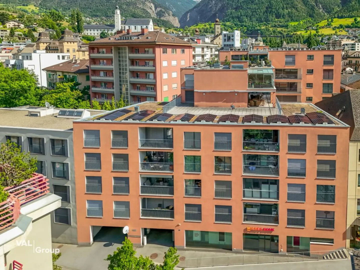 Modernes Apartment im Zentrum von Brig - Foto 1 von 13