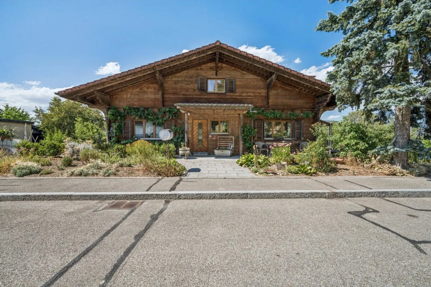 Chalet attraente di 5,5 stanze a Mörigen BE con vista sul lago di Bienne - Foto 1 di 13