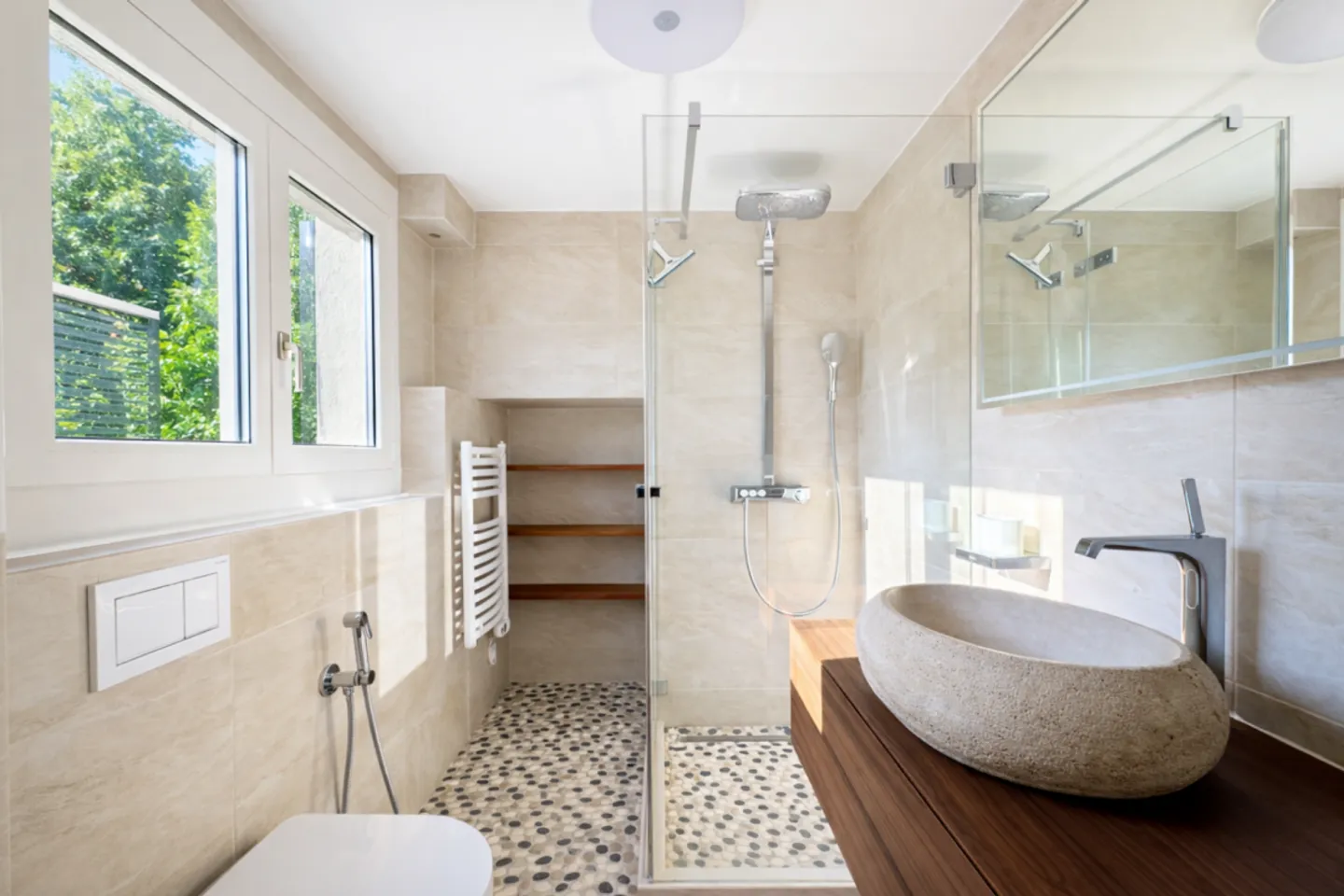 Incantevole villa indipendente con piscina a Chavannes-des-Bois - Foto 10 di 13