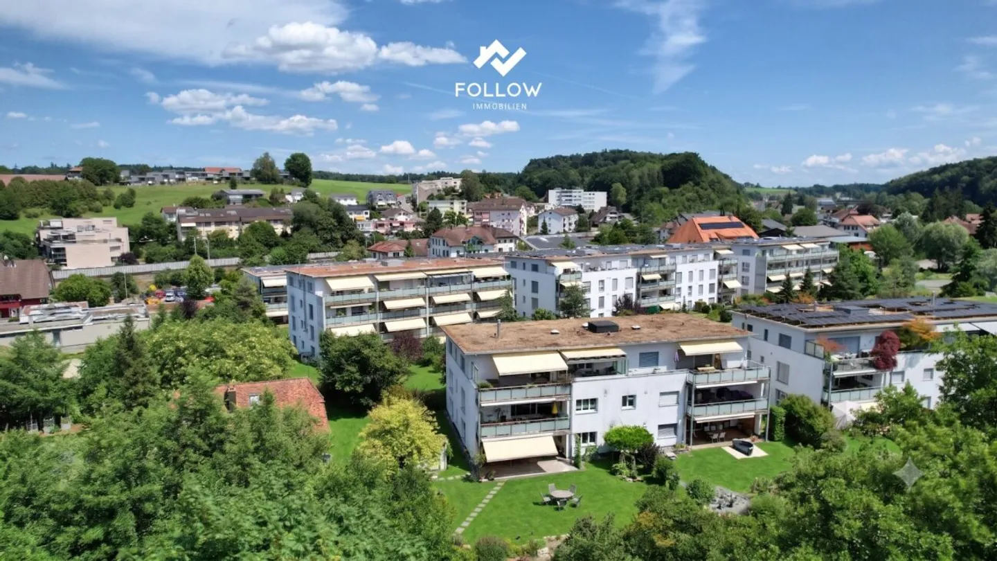 L'idillio incontra l'eleganza: Ampio appartamento di 4,5 stanze in una bella posizione verde - Foto 10 di 13