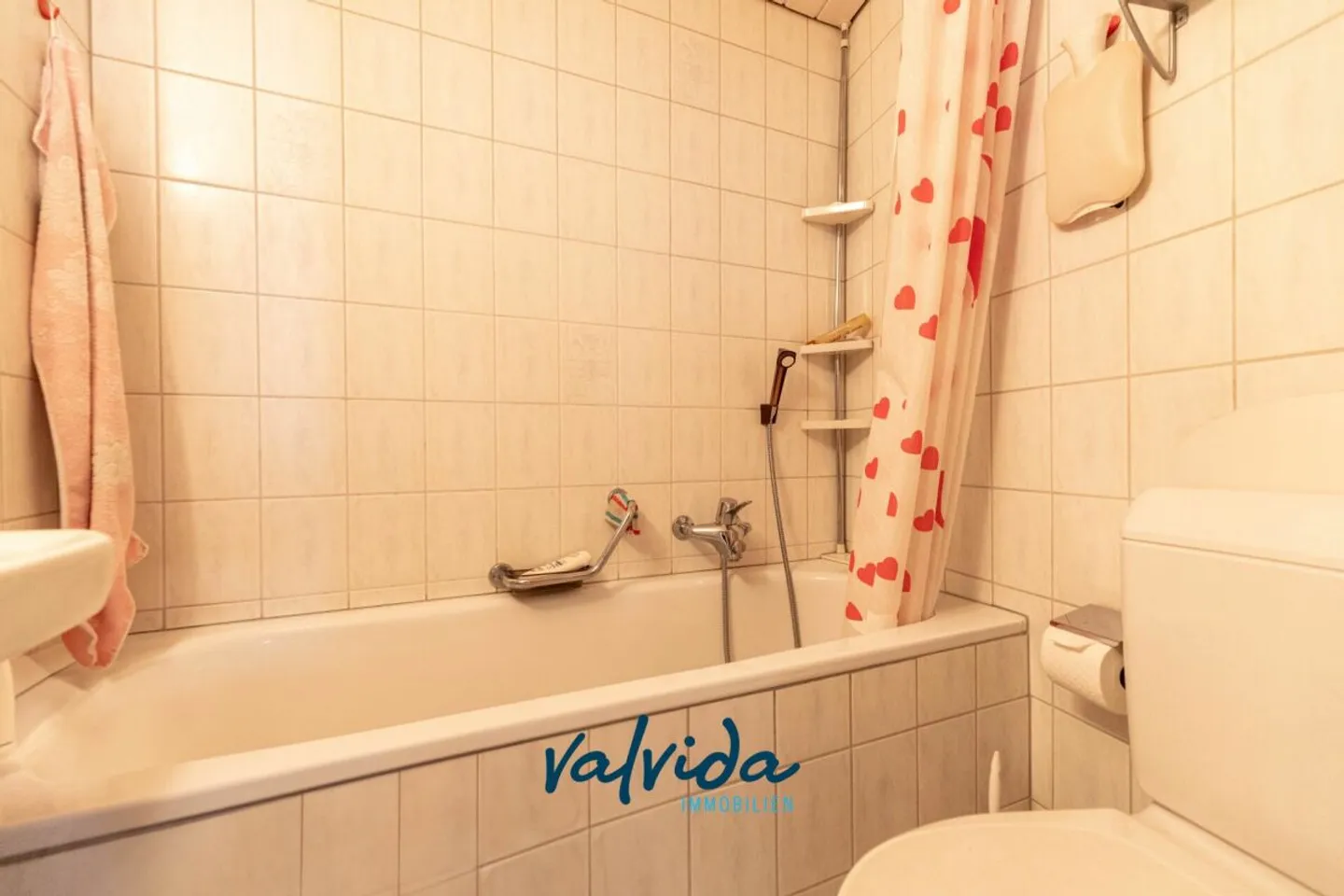 Charming residential unit with 3 apartments in the idyllic location of Ernen - Photo 4 of 13