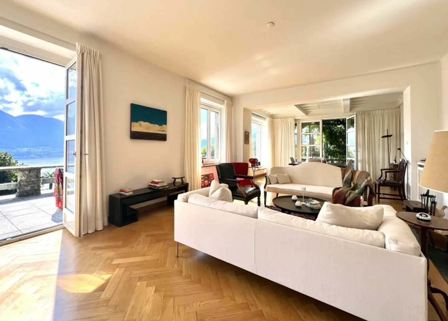 RISERVATO !!! Villa maestosa con grande terreno e vista lago a 180° - Foto 4 di 13