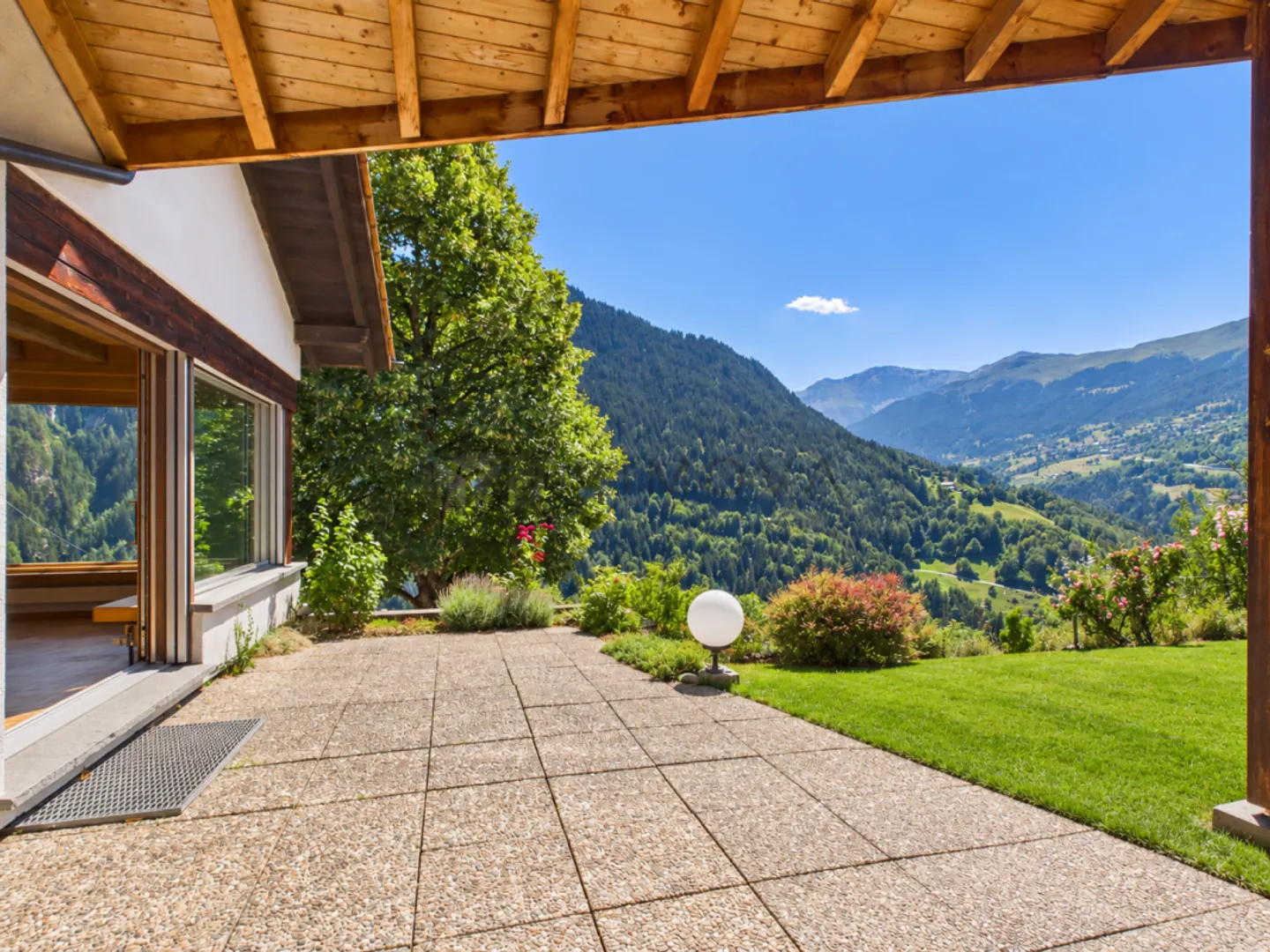 Casa indipendente con ampia vista in una posizione privilegiata a Maladers - Foto 4 di 12