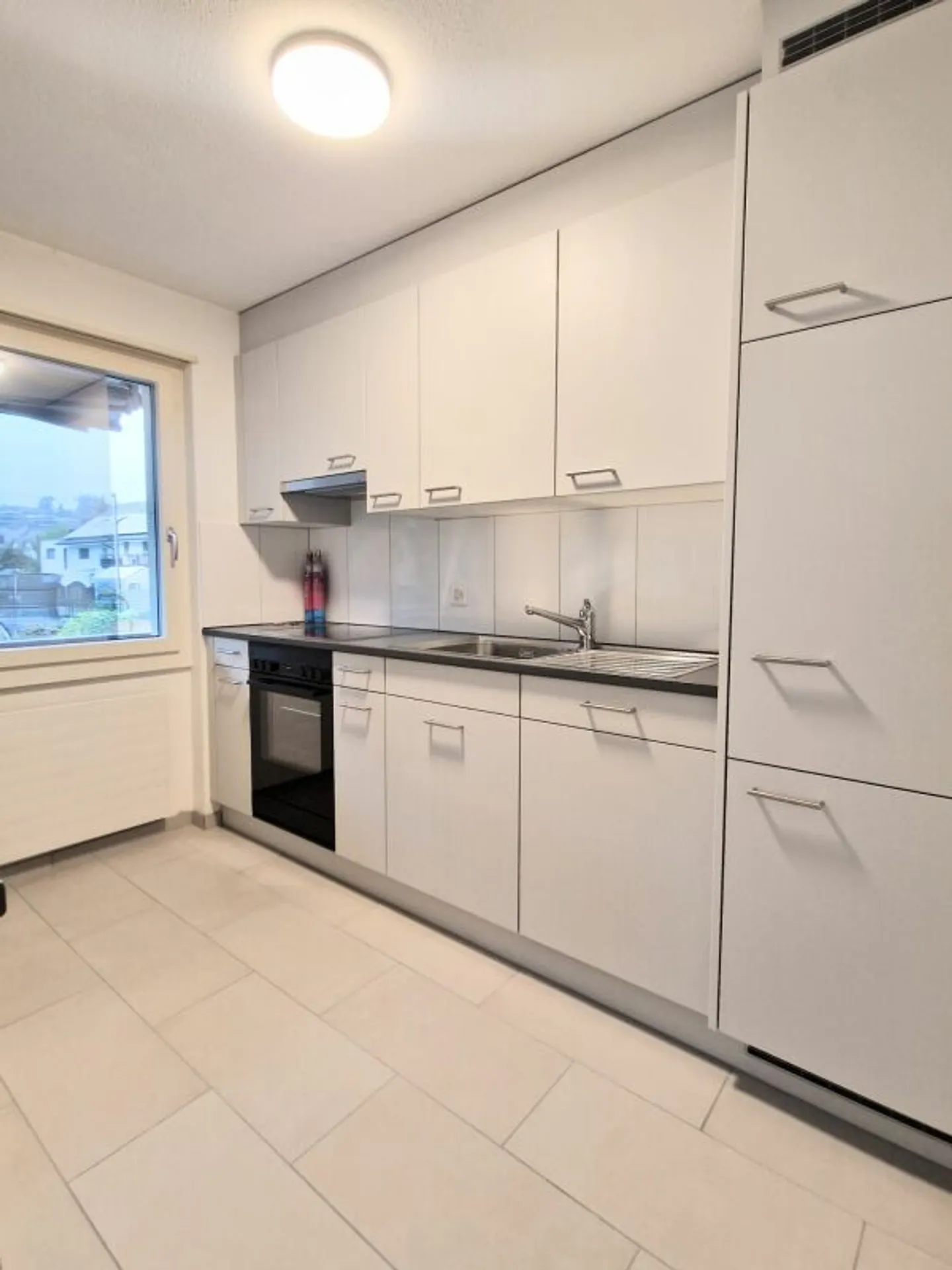 Renovated apartment in an ideal location - Photo 3 of 10