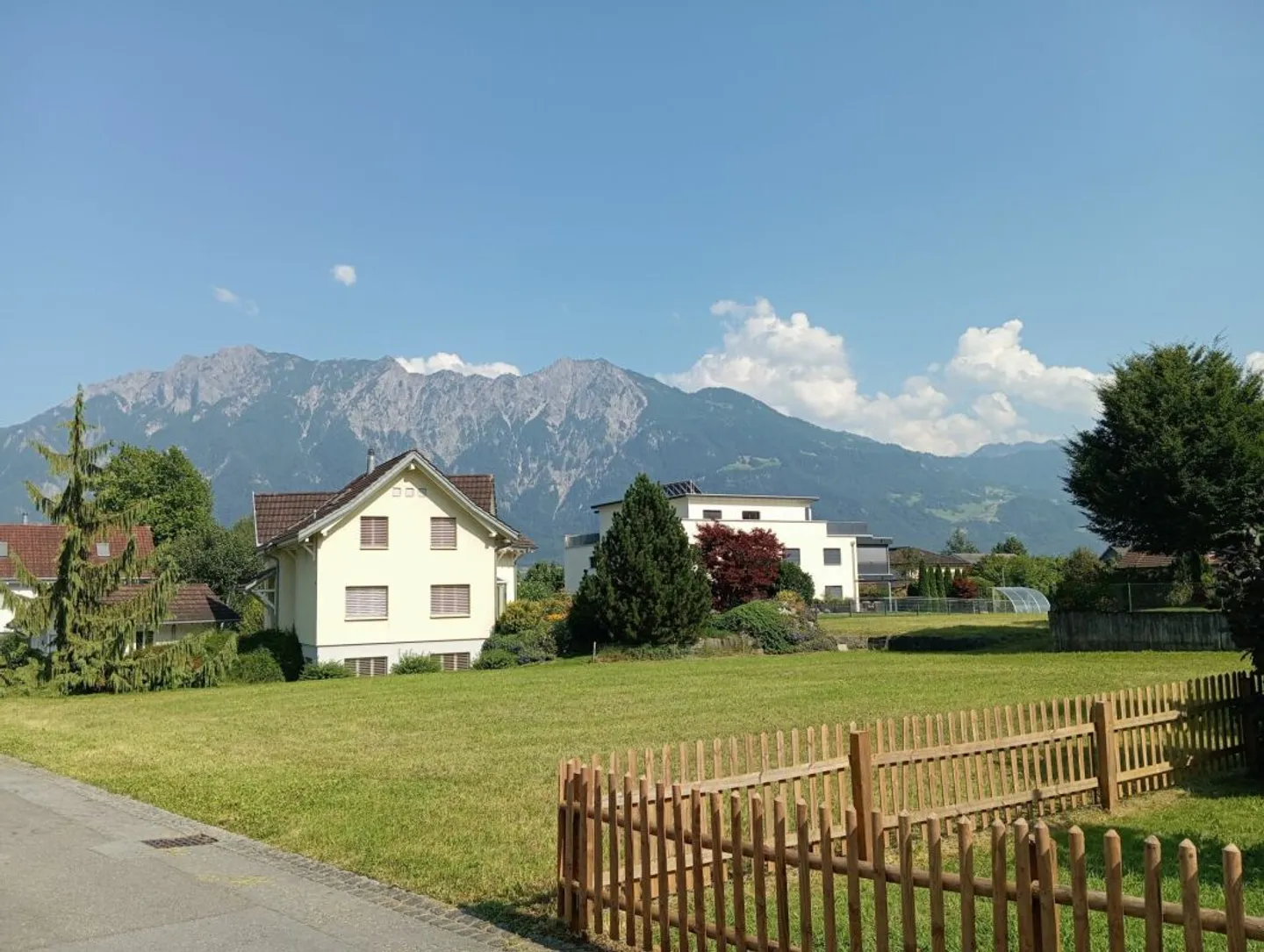 Sunny, centrally located building land in residential zone W2 in Buchs SG - Photo 1 of 4