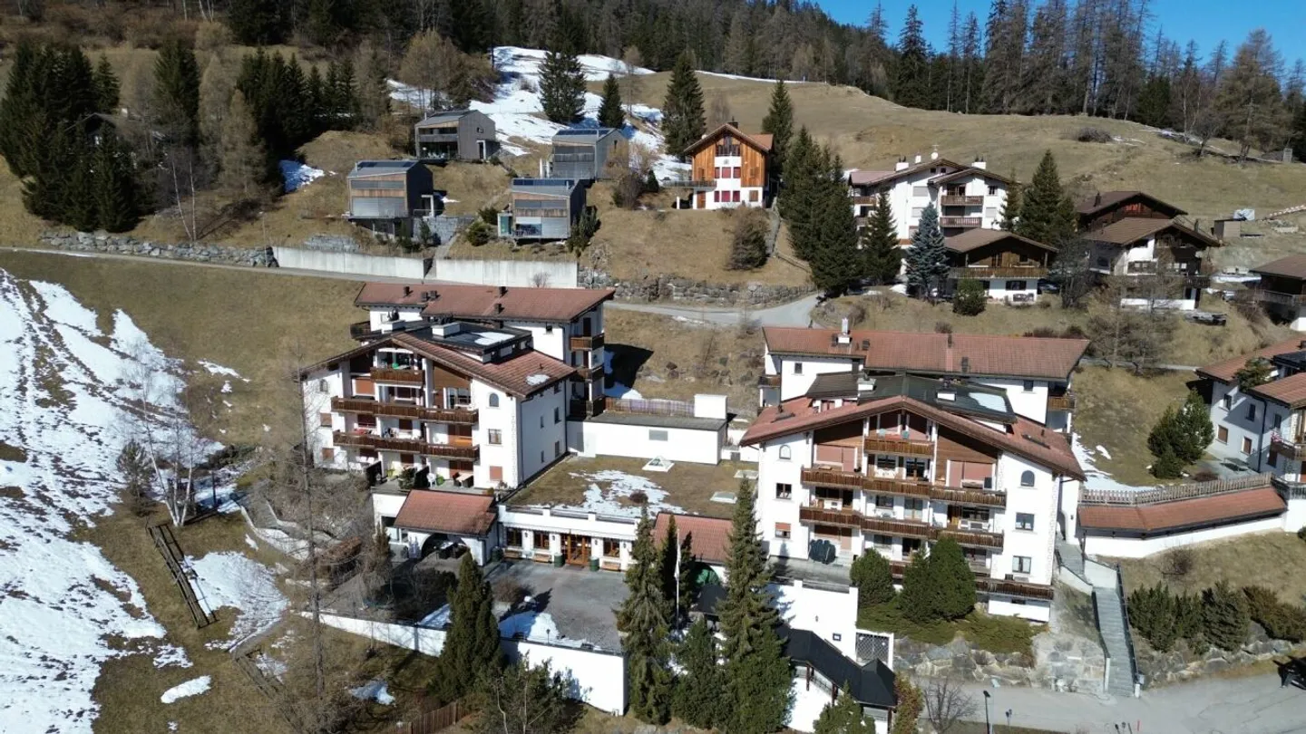 Appartamento attico 3.5 locali con vista mozzafiato sul Val Surses - Foto 12 di 13