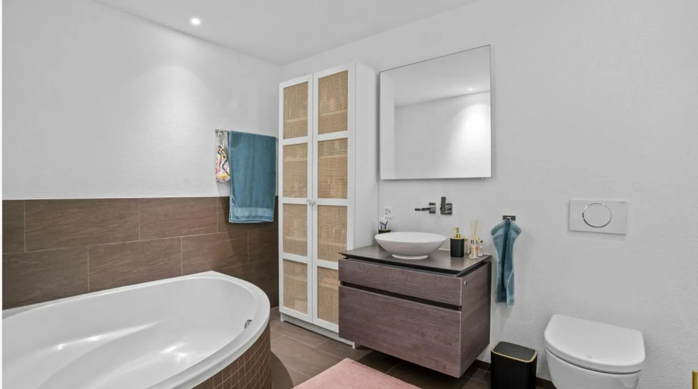 Moderne 3.5-Zimmer-Wohnung mit Balkonen - Foto 11 von 13