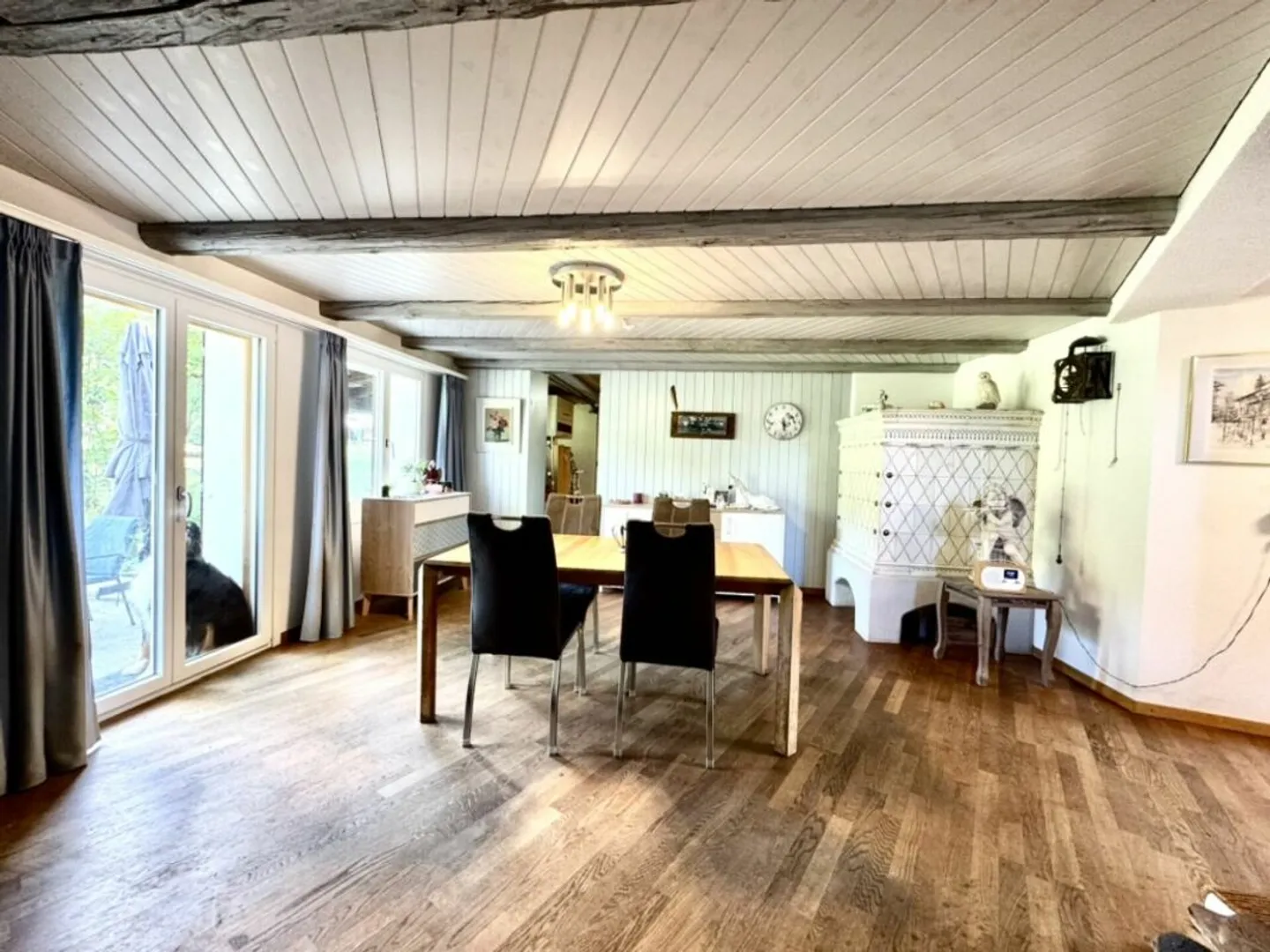 Grosses freistehendes 7.5-Zimmer-Bauernhaus für Pferdeliebhaber oder Kleintierhalter! Pferdeboxen, Remise, Wald und Wiesen .... - Foto 11 di 13