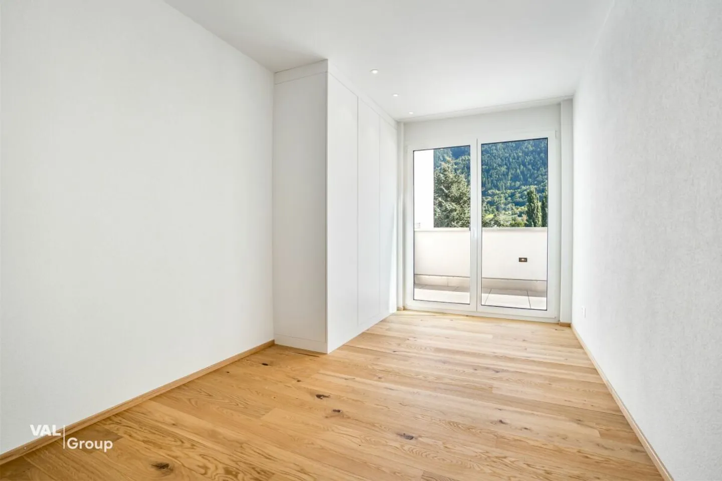Tee off, arrive and breathe easy: Exclusive penthouse in the golf residence - Photo 5 of 12
